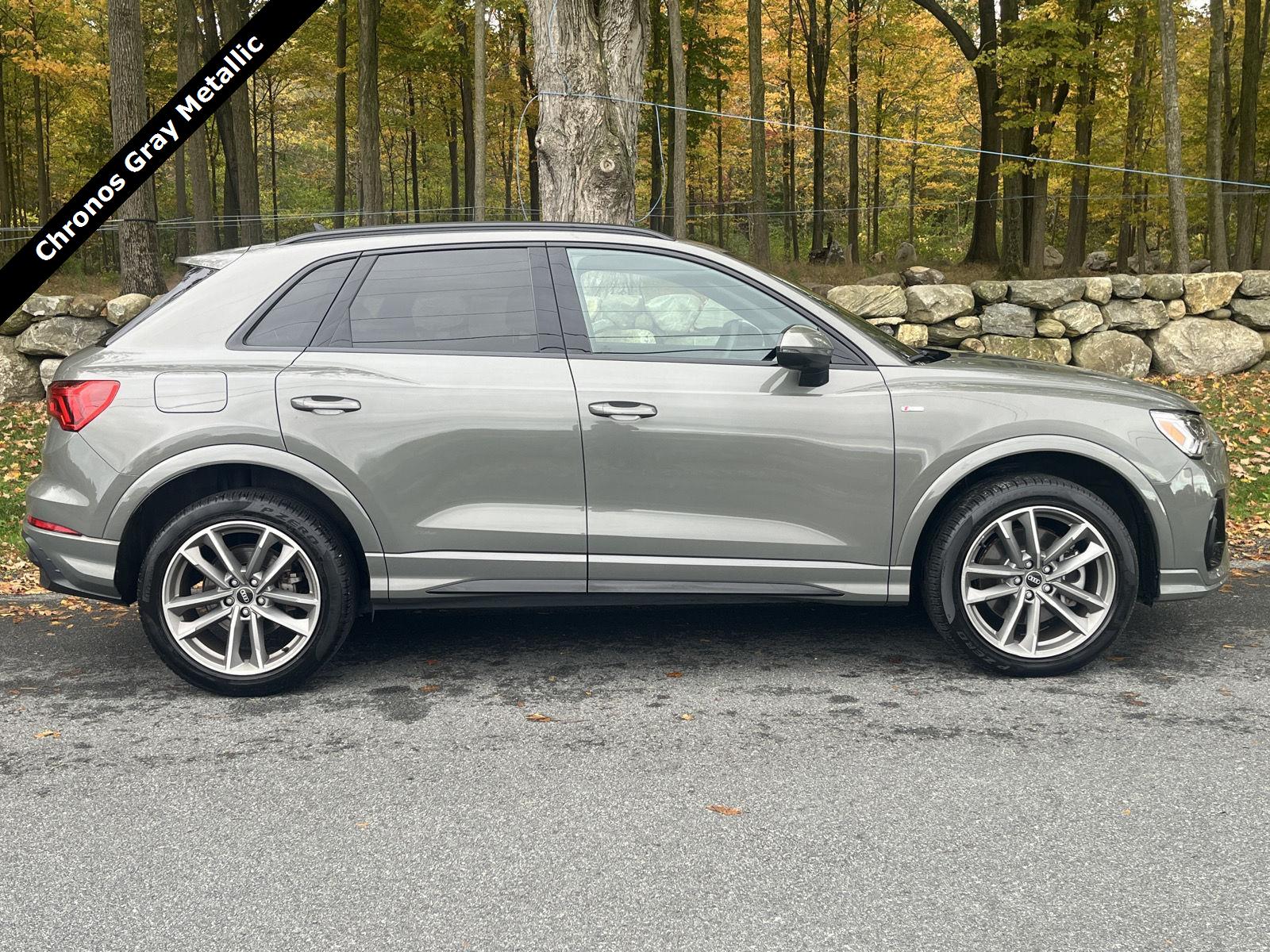 2022 Audi Q3 S line Premium Plus photo 2