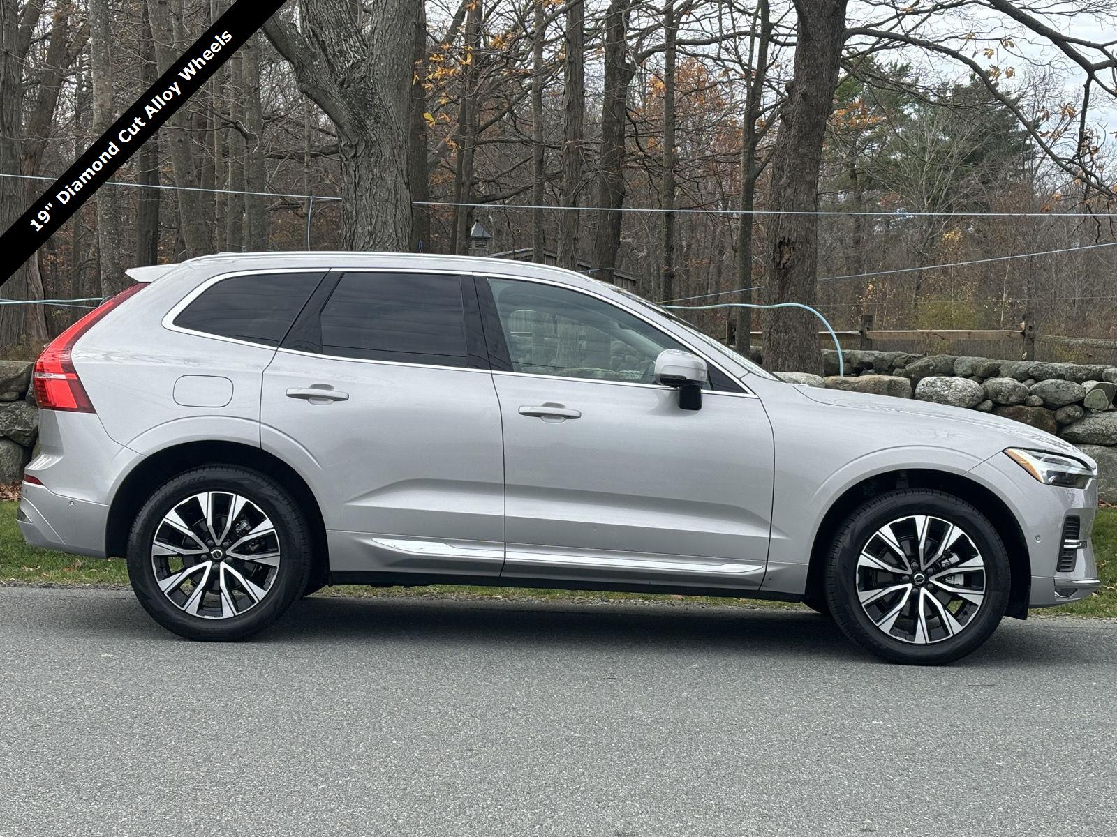 2023 Volvo XC60 Plus's photo