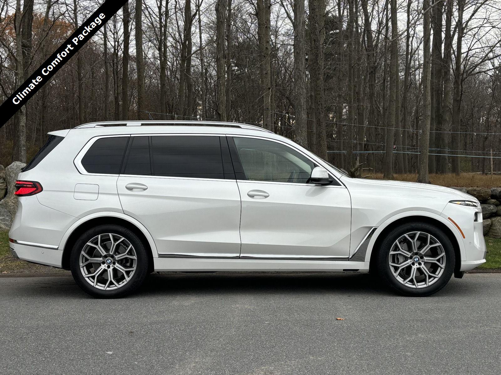 2023 BMW X7 40i's photo