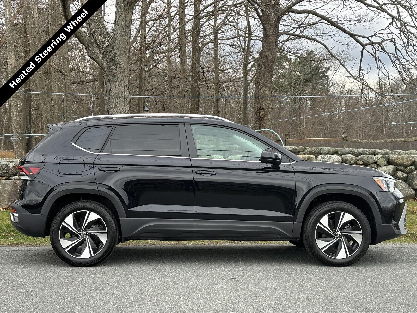 2025 Volkswagen Taos SE's photo