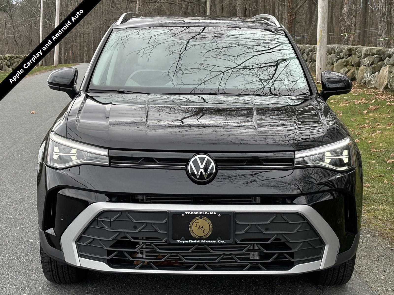 2025 Volkswagen Taos SE photo 2