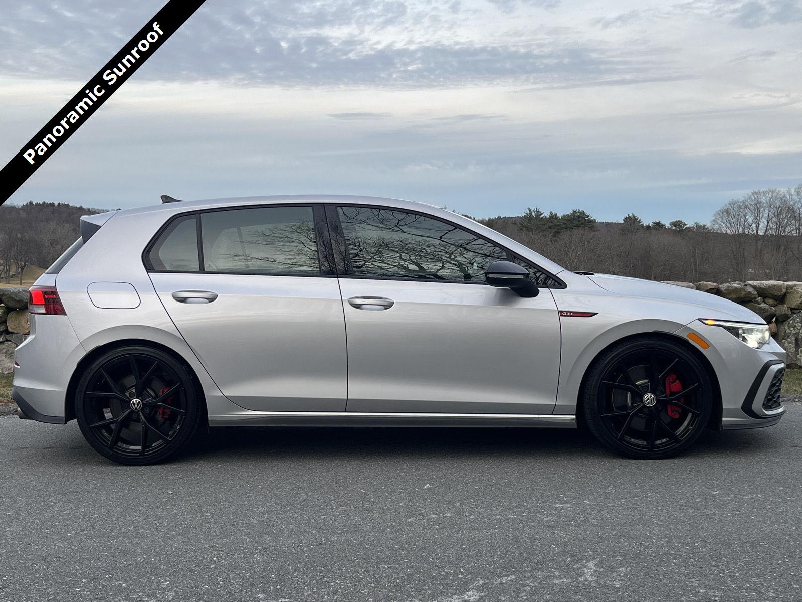 2024 Volkswagen Golf GTI SE's photo