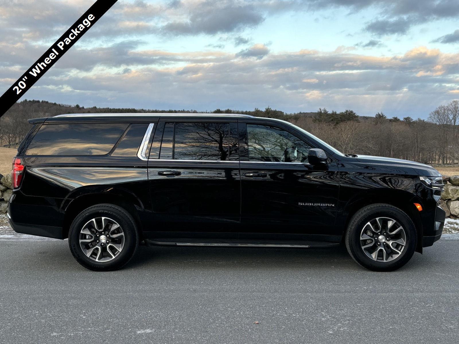 2023 Chevrolet Suburban LT's photo