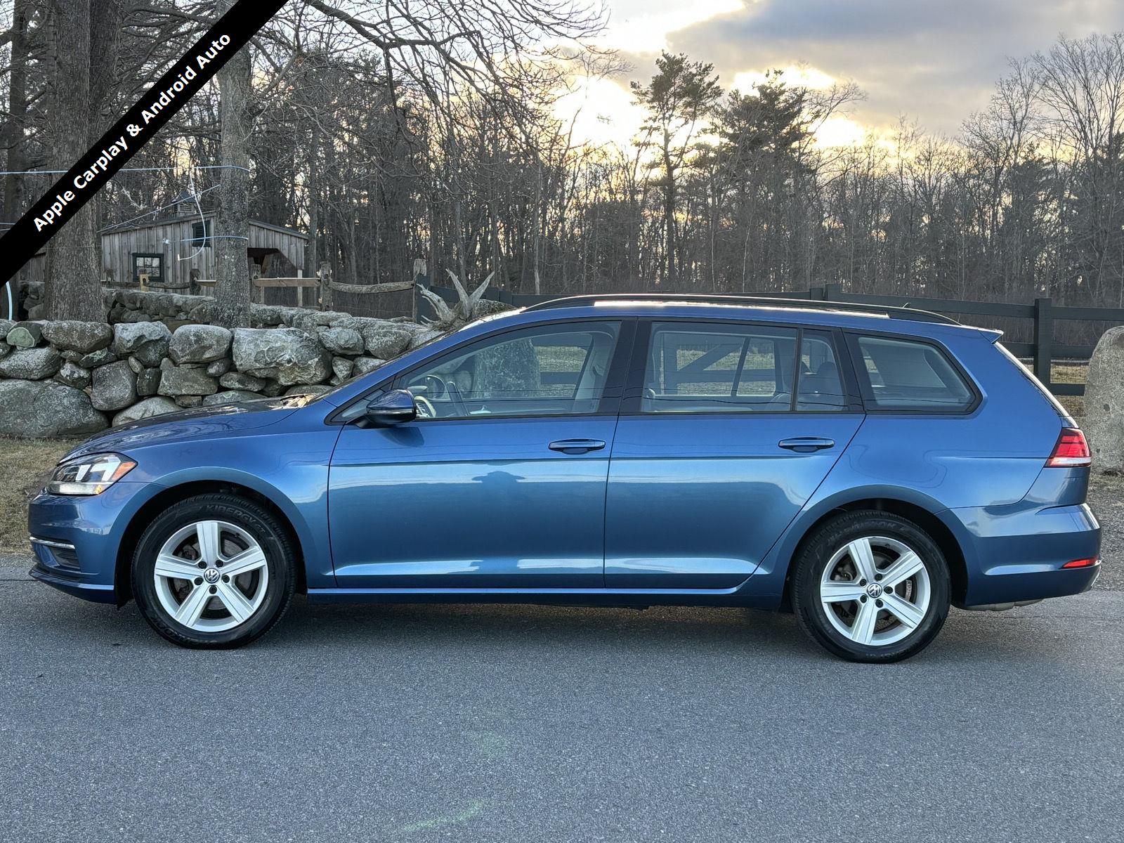 2018 Volkswagen Golf SportWagen SE's photo