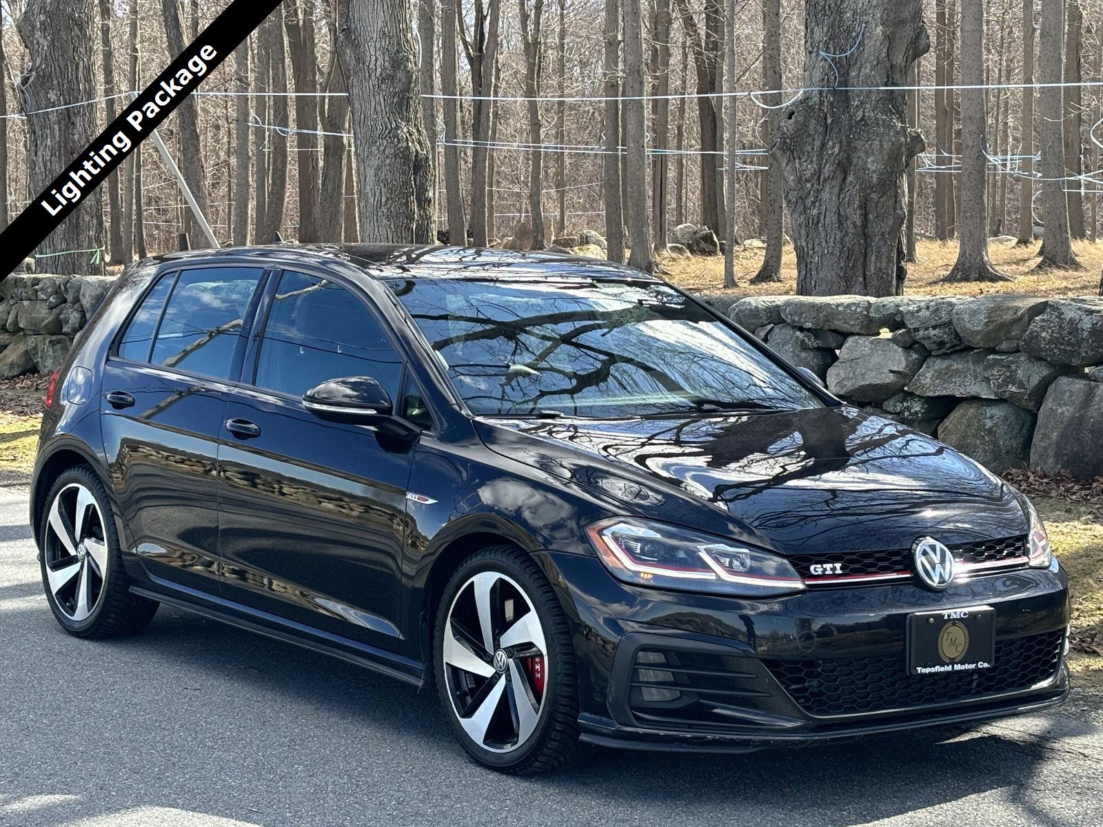 Deep Black Pearl Metallic 2018 Volkswagen Golf GTI 2.0T SE 4-Door FWD Hatchback Front-Wheel Drive 6-Speed Dual Clutch