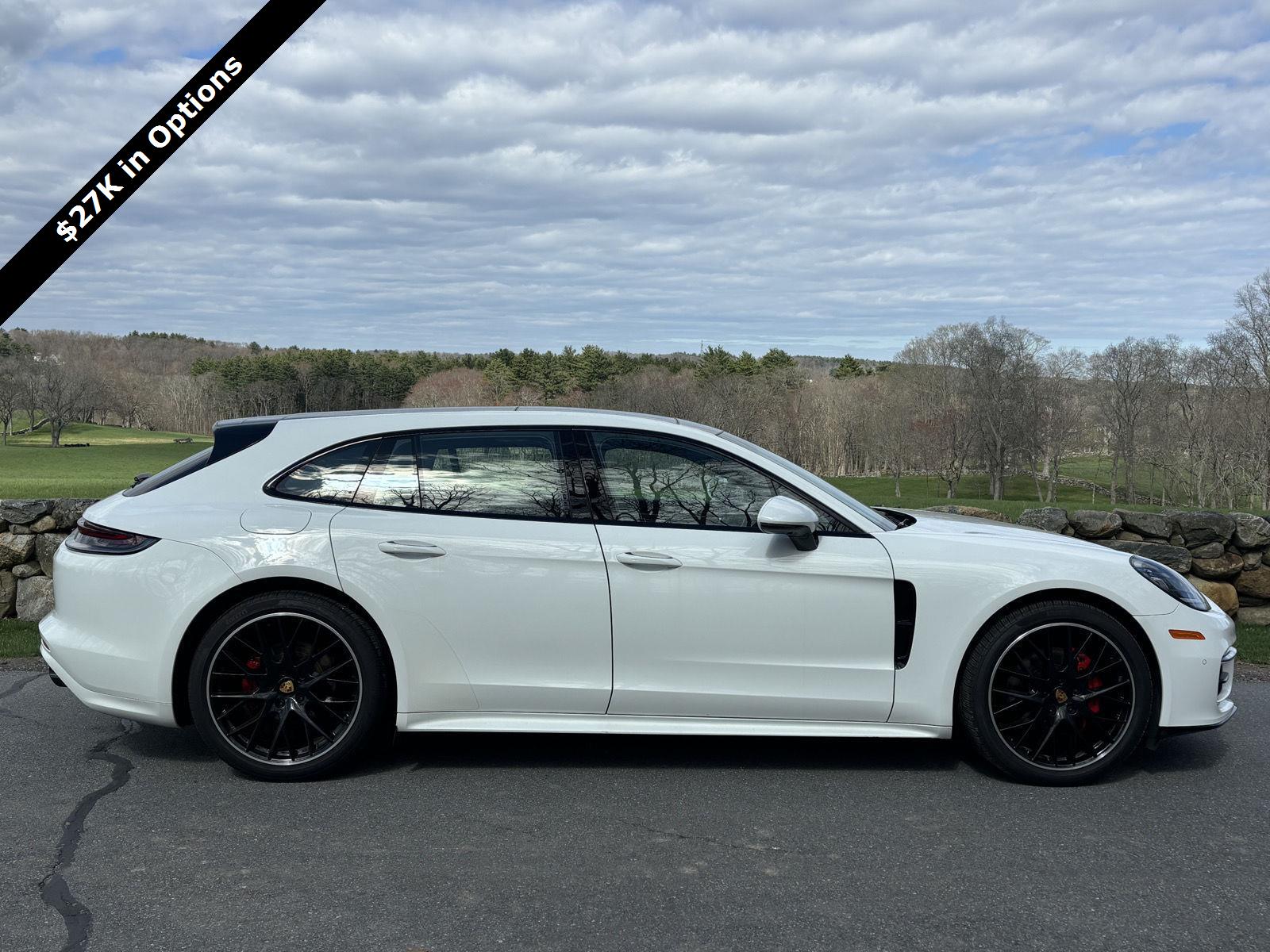 2023 Porsche Panamera 4 Sport Turismo's photo