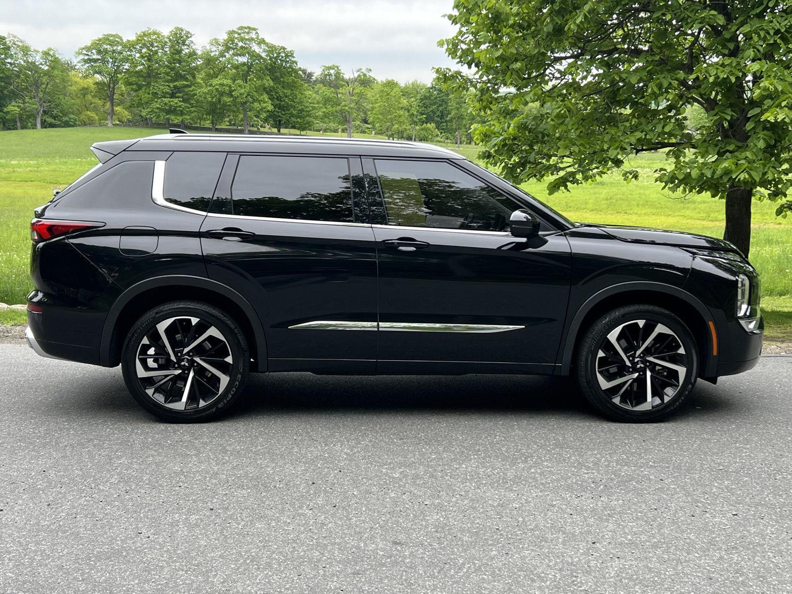 2023 Mitsubishi Outlander SEL S-AWC's photo