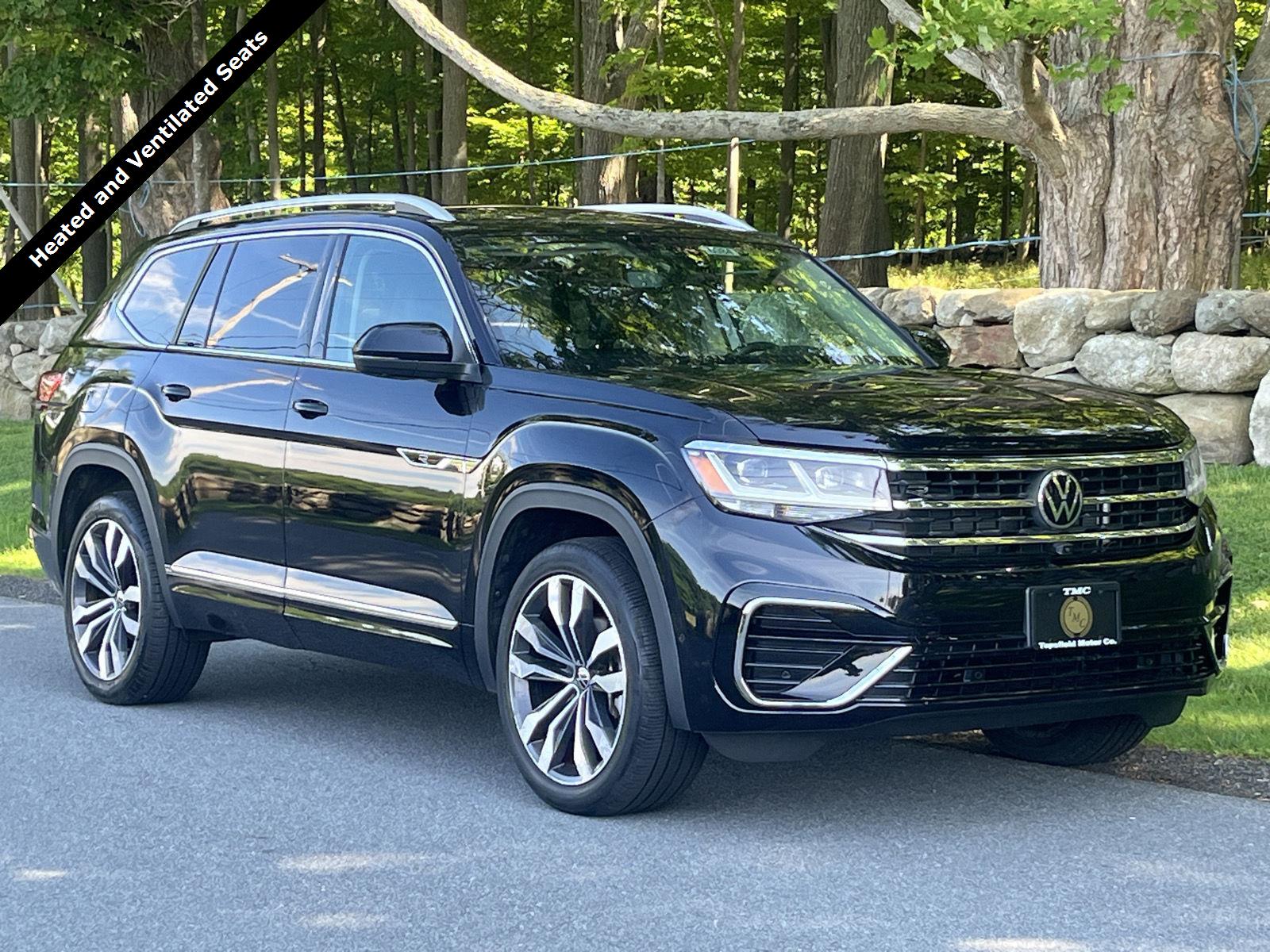 Deep Black Pearl 2022 Volkswagen Atlas SUV / Crossover All-Wheel Drive Automatic