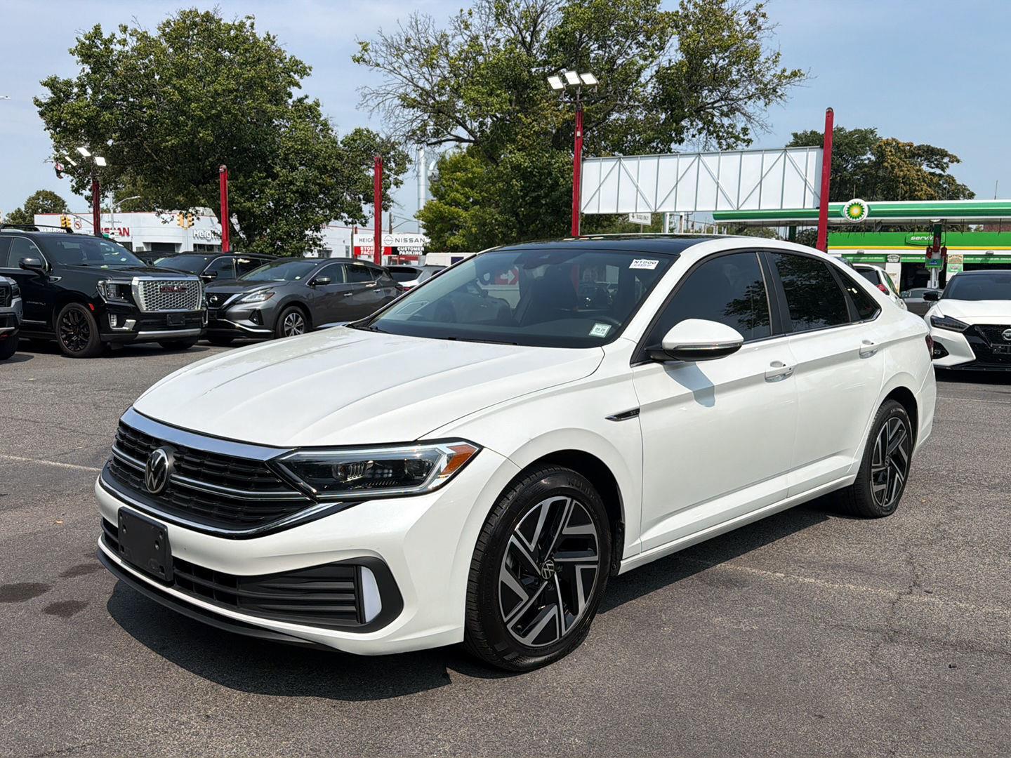 Oryx White Pearl 2022 Volkswagen Jetta Sedan Front-Wheel Drive Automatic