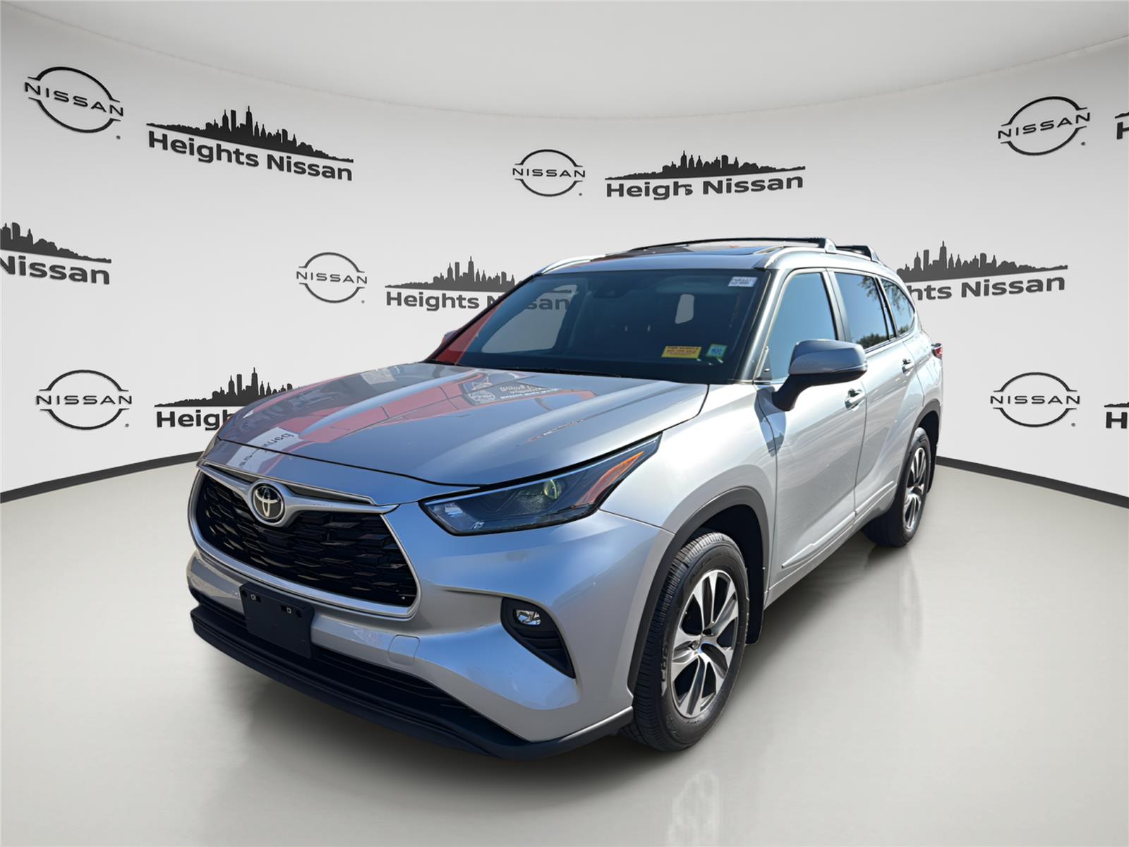 Celestial Silver Metallic 2023 Toyota Highlander XLE AWD SUV / Crossover All-Wheel Drive 8-Speed Automatic