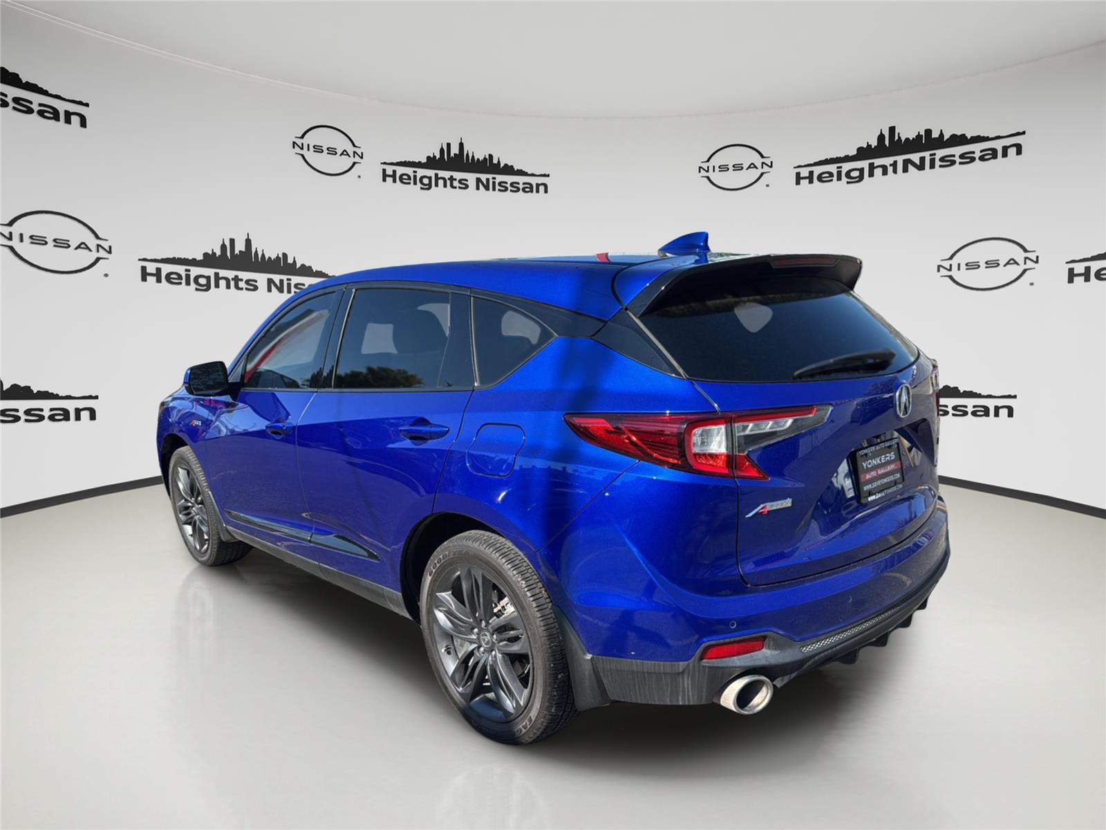 View vehicle photo 4