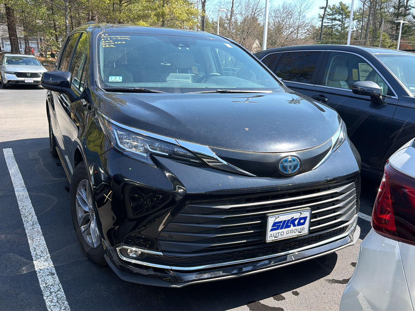Midnight Black Metallic 2022 Toyota Sienna XLE 7-Passenger AWD Minivan All-Wheel Drive Continuously Variable Transmission
