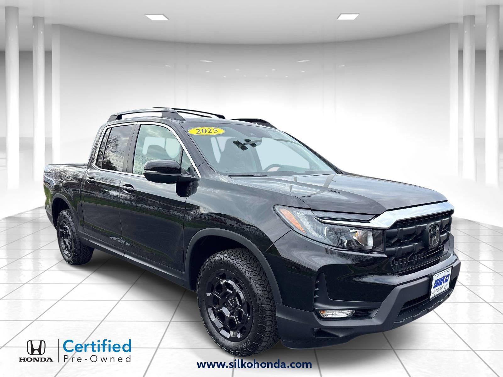 Crystal Black Pearl 2025 Honda Ridgeline RTL+ AWD Pickup Truck All-Wheel Drive 9-Speed Automatic