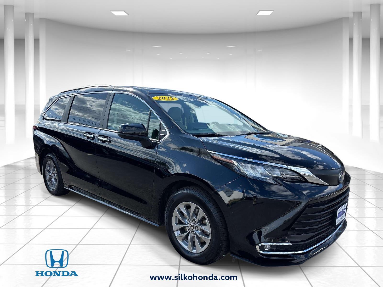 Midnight Black Metallic 2022 Toyota Sienna XLE 7-Passenger AWD Minivan All-Wheel Drive Continuously Variable Transmission