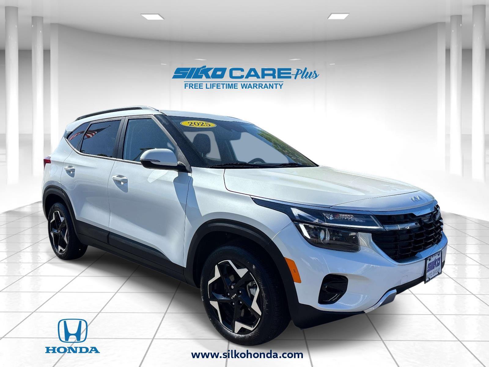 Snow White Pearl 2025 Kia Seltos S AWD SUV / Crossover All-Wheel Drive Continuously Variable Transmission