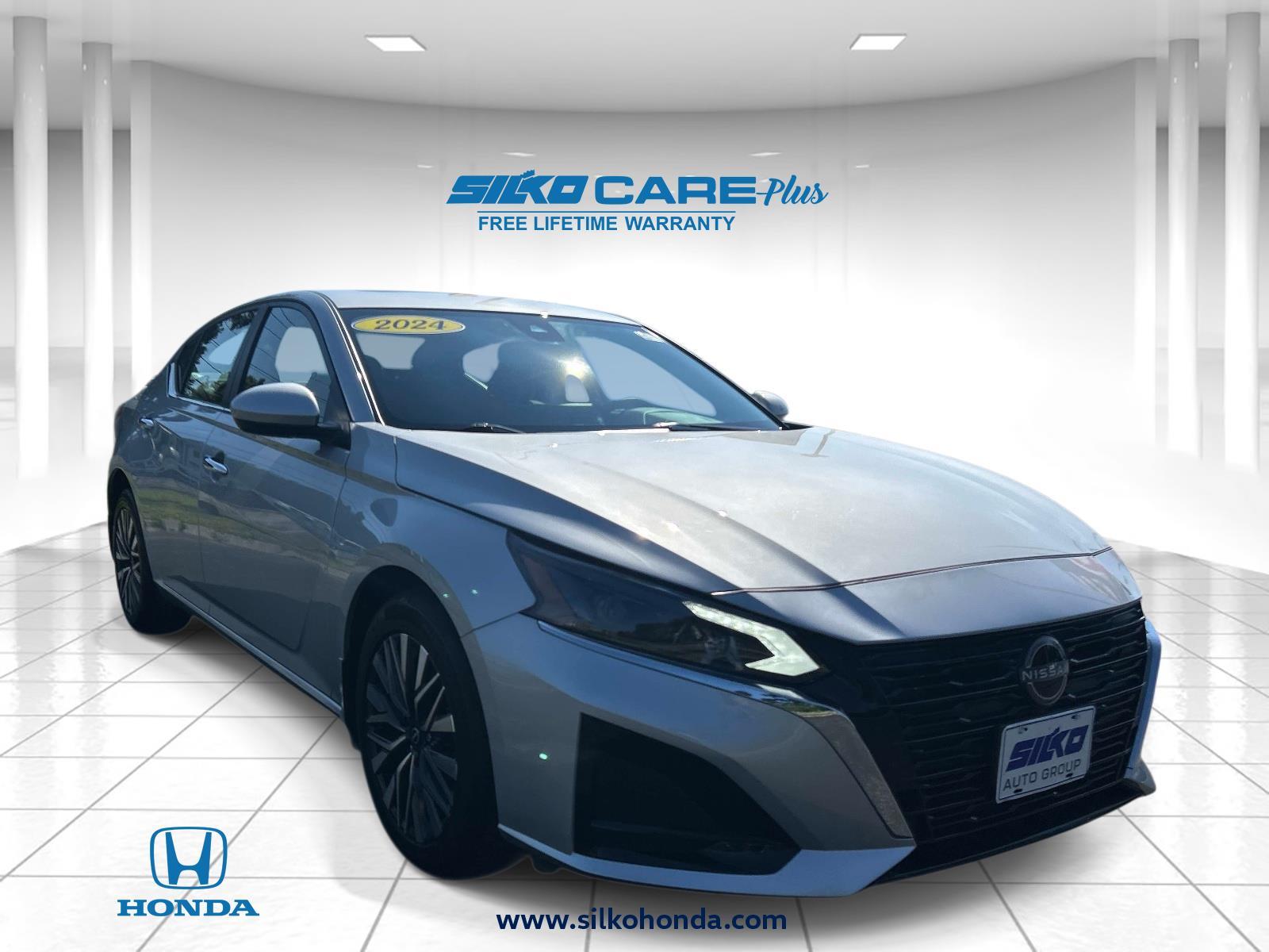 Brilliant Silver Metallic 2024 Nissan Altima Sedan All-Wheel Drive Continuously Variable Transmission
