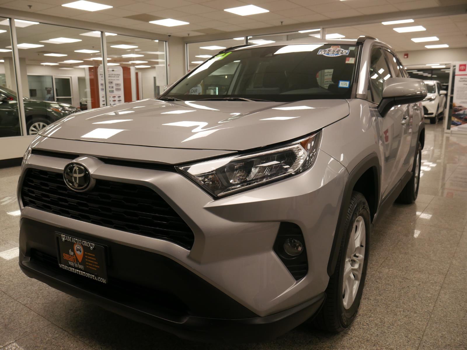 2021 Toyota RAV4 XLE 2