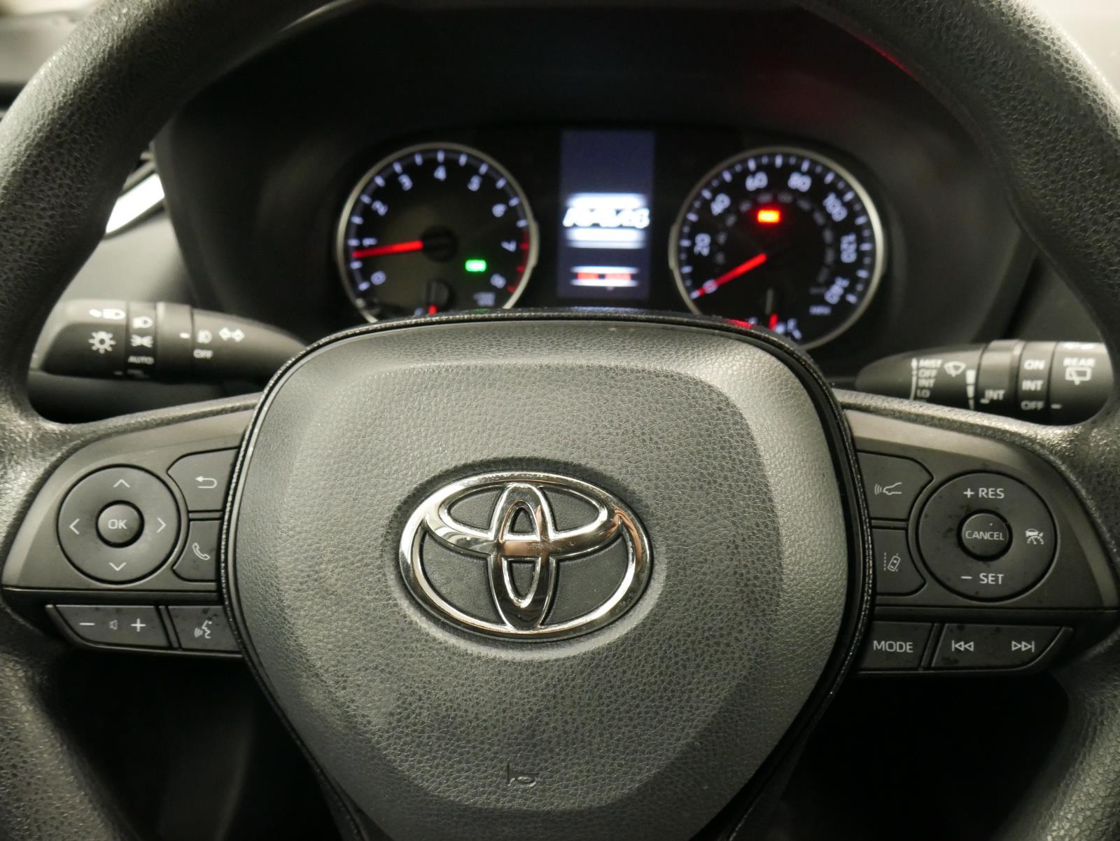 2021 Toyota RAV4 XLE 19