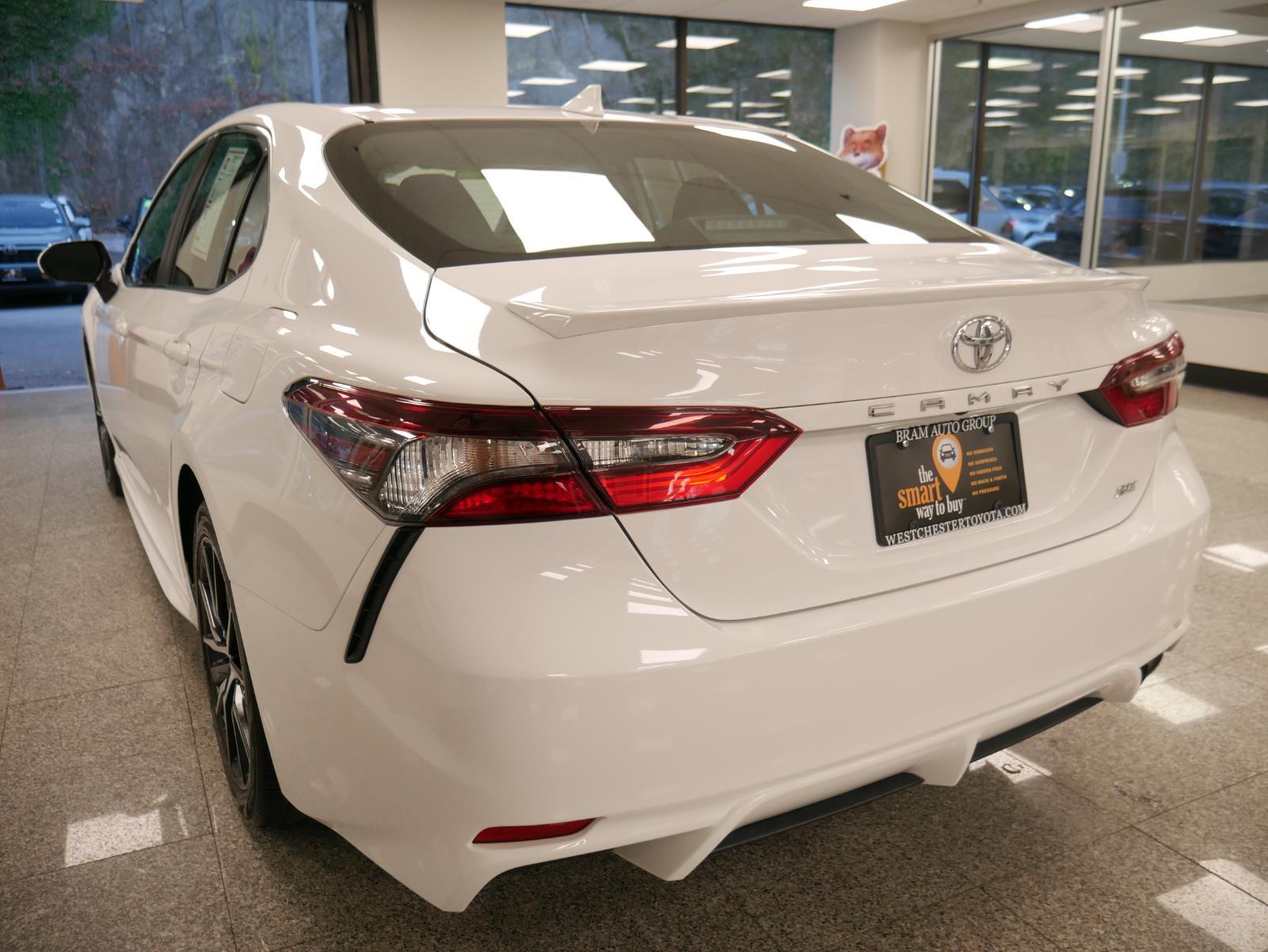 2022 Toyota Camry SE 3