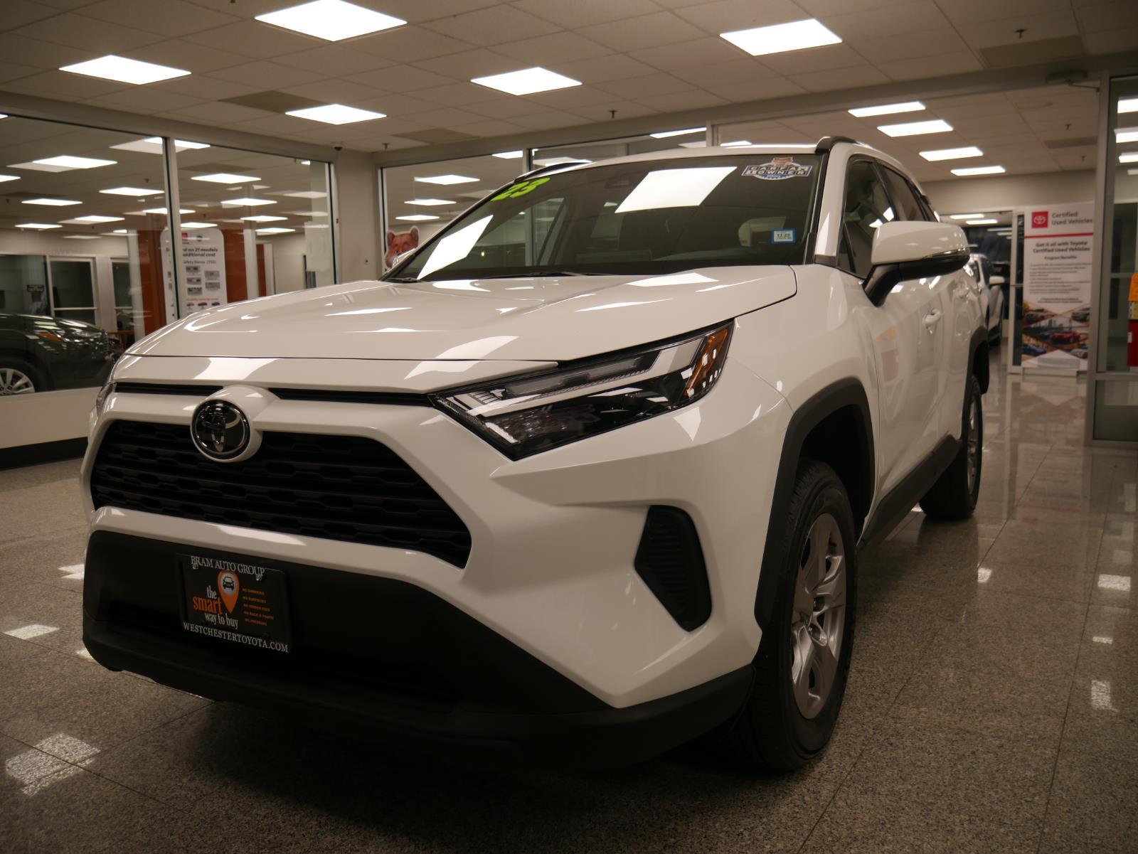 2023 Toyota RAV4 XLE 2