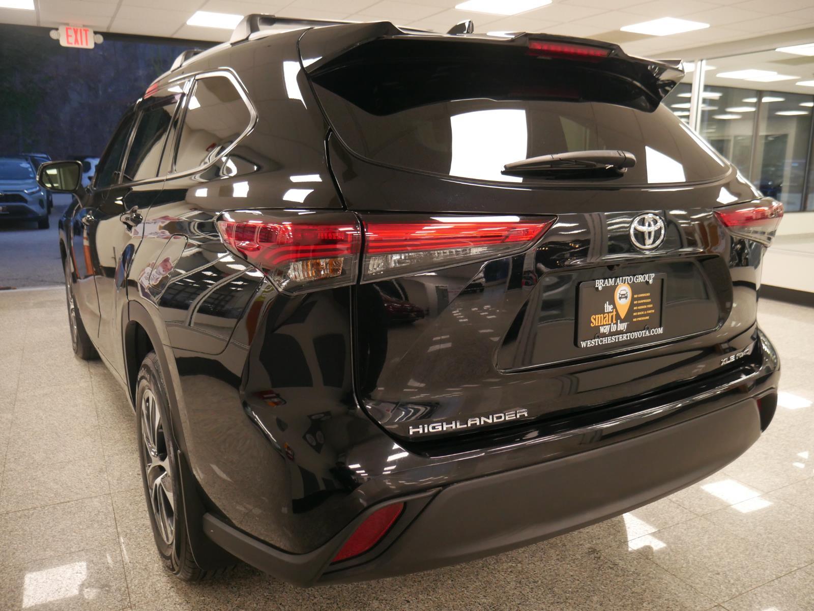 2022 Toyota Highlander XLE 3