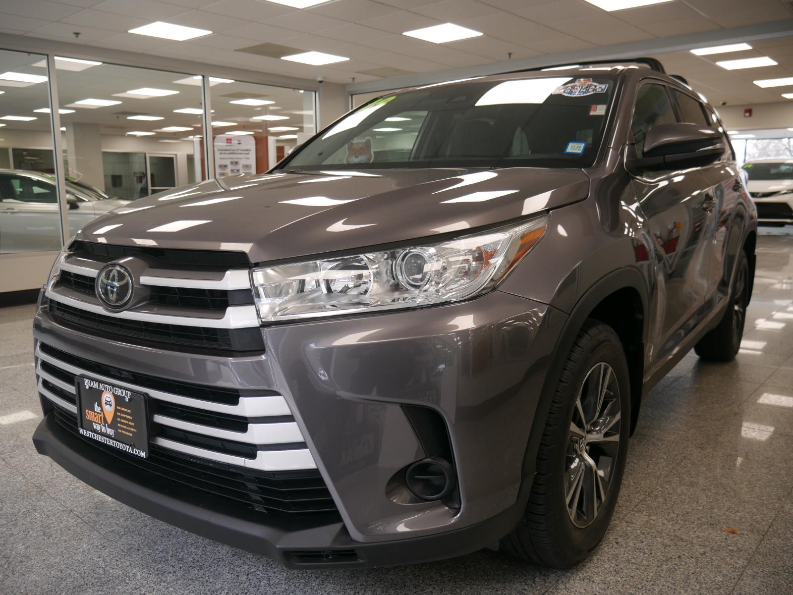 2019 Toyota Highlander LE 2