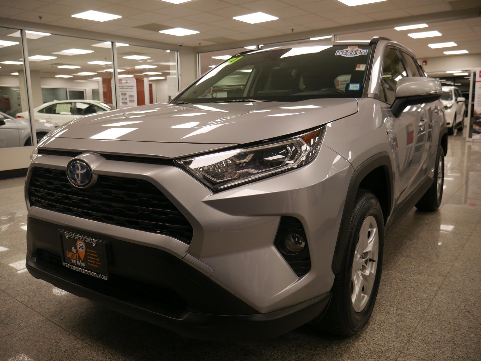 2021 Toyota RAV4 Hybrid XLE 2