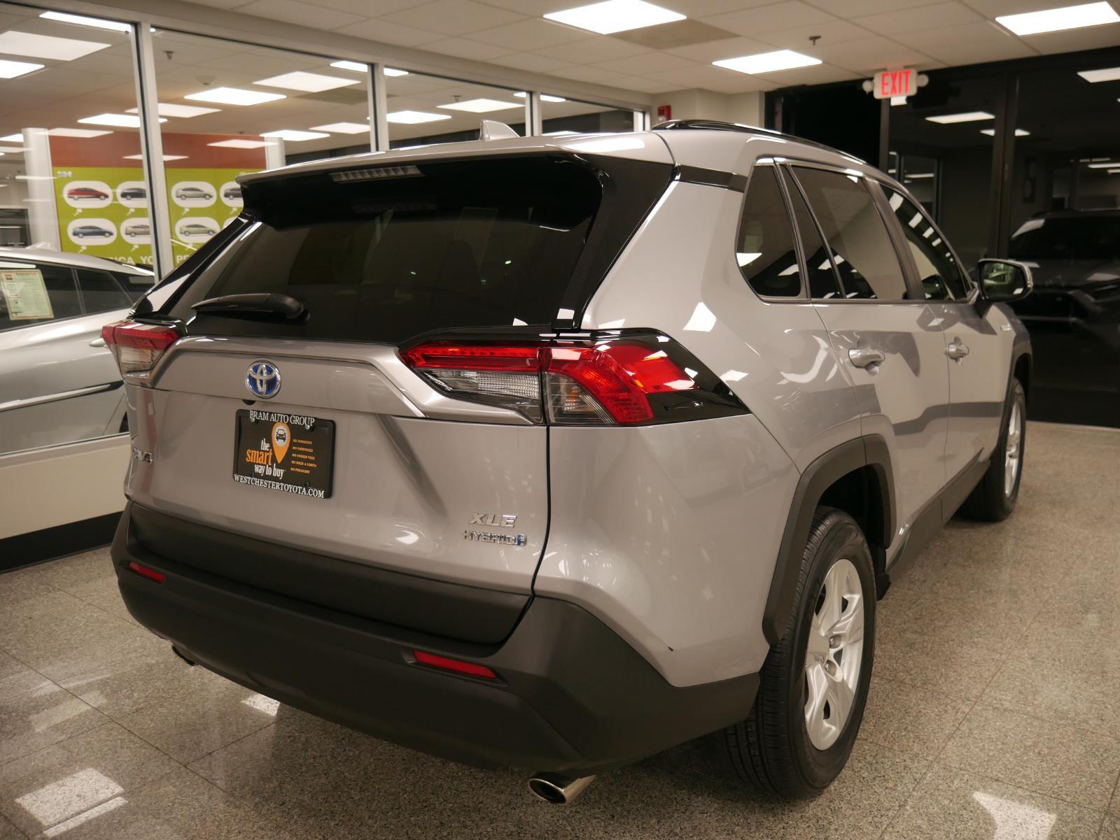 2021 Toyota RAV4 Hybrid XLE 4