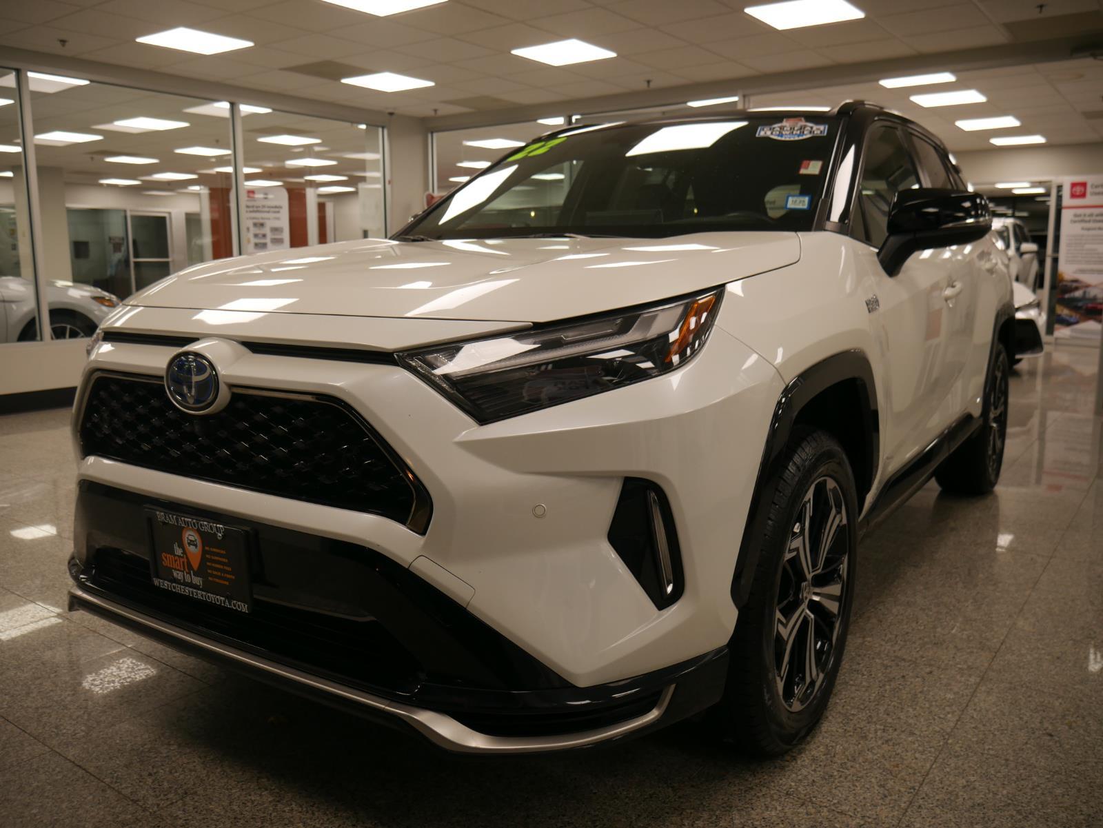 2022 Toyota RAV4 Prime XSE 2