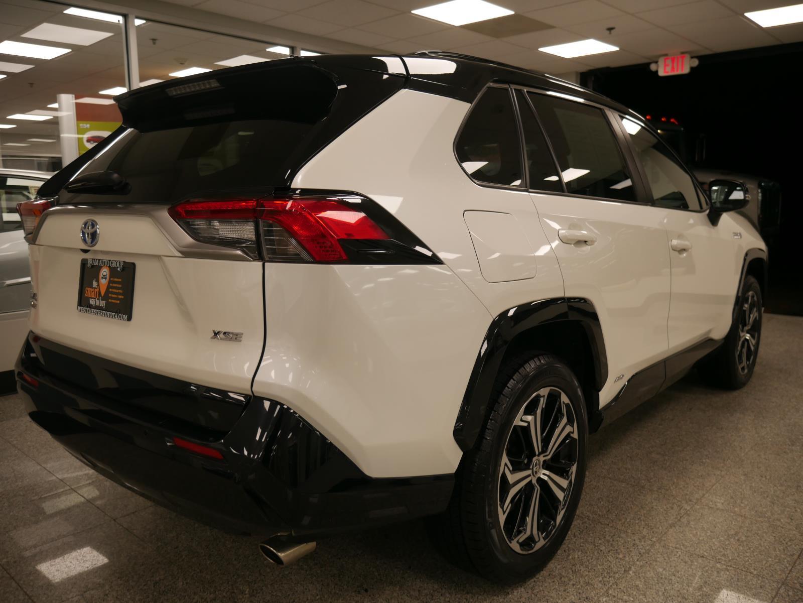 2022 Toyota RAV4 Prime XSE 4