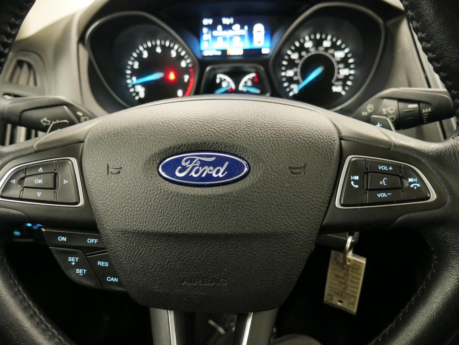 2016 Ford Focus SE 19