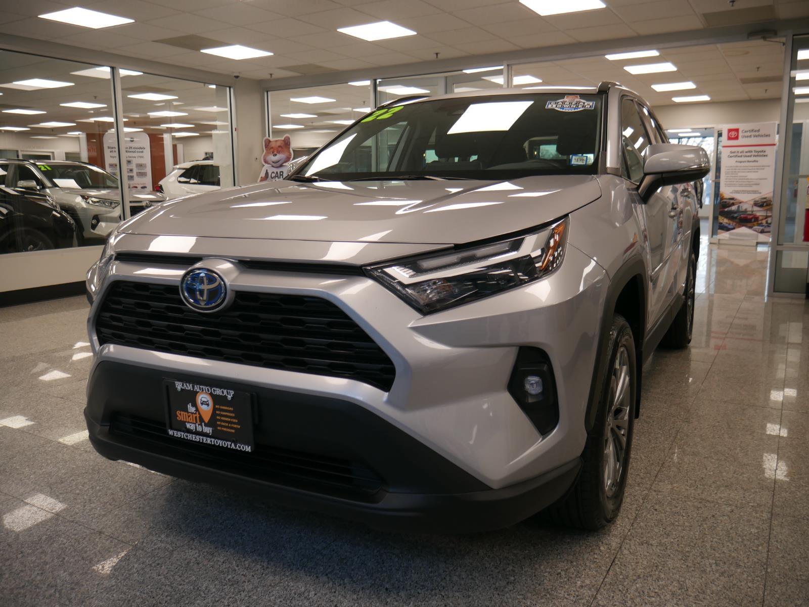 2022 Toyota RAV4 Hybrid XLE Premium 2