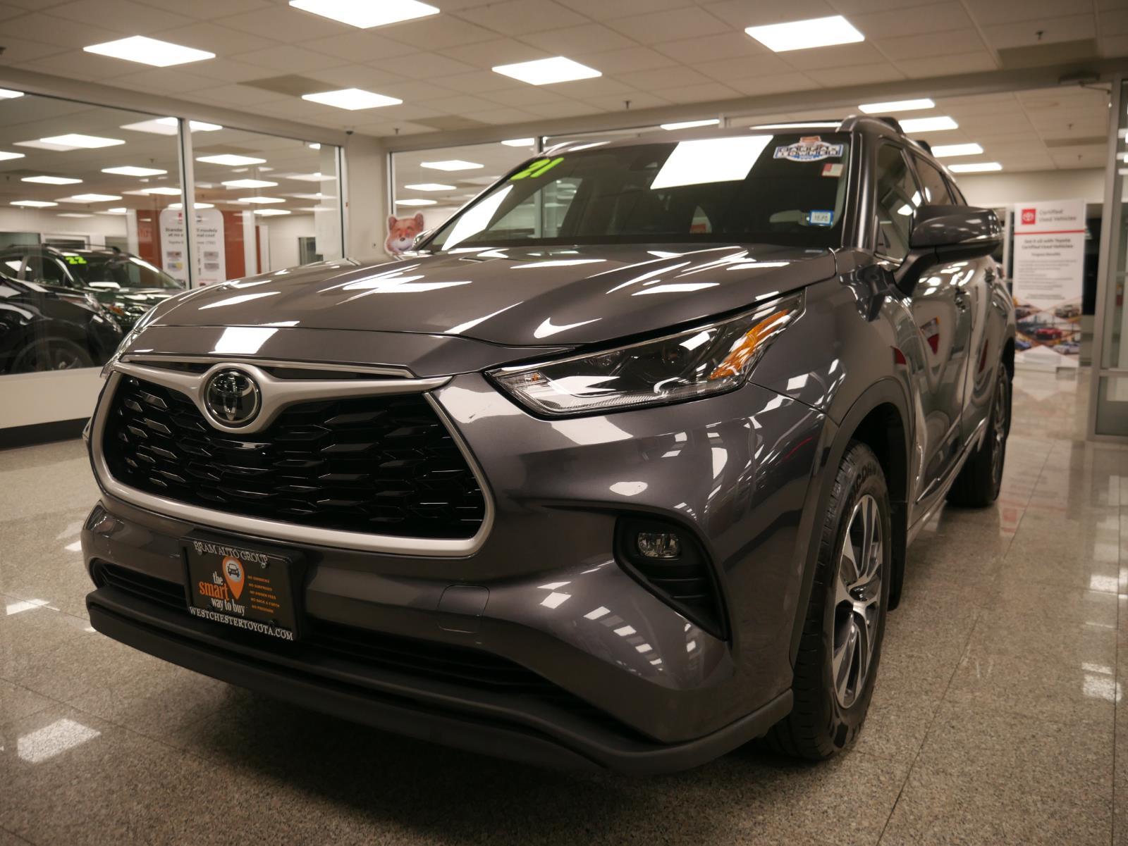 2021 Toyota Highlander XLE 2