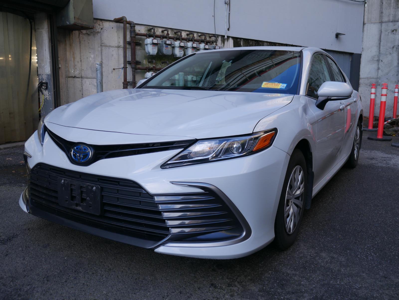 2022 Toyota Camry Hybrid LE 2