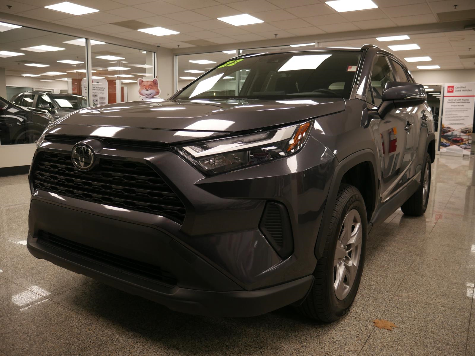 2022 Toyota RAV4 XLE 2