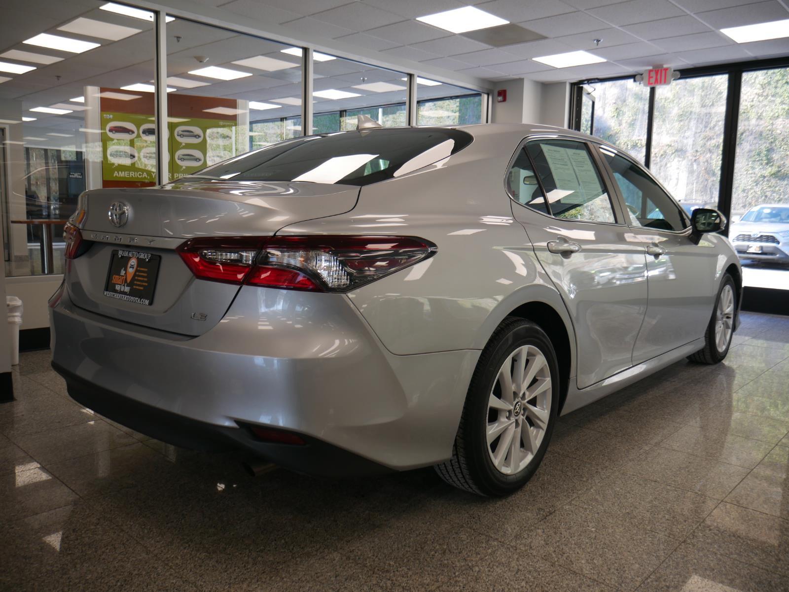 2022 Toyota Camry LE 4