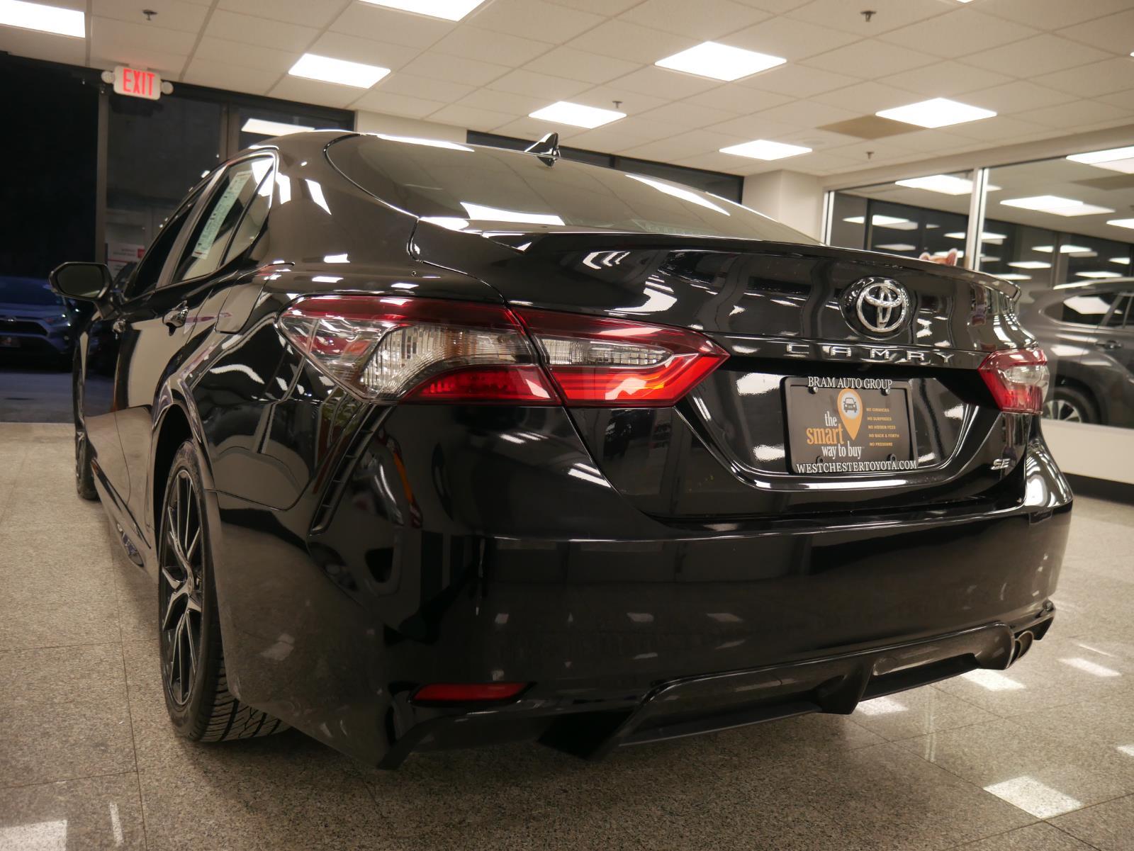 2022 Toyota Camry SE 3