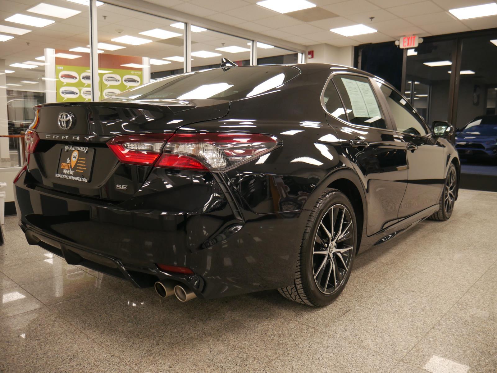 2022 Toyota Camry SE 4