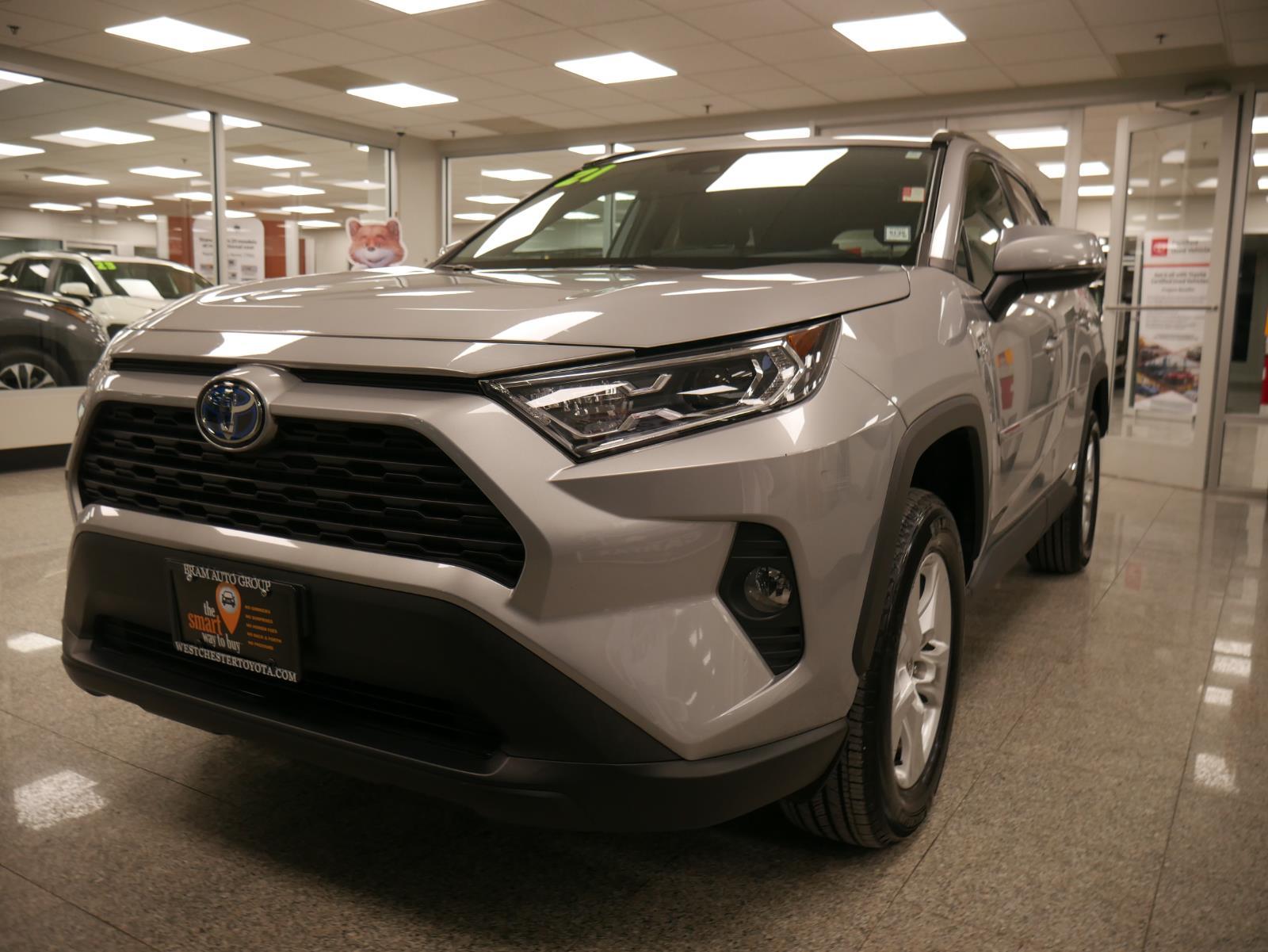 2021 Toyota RAV4 Hybrid XLE 2