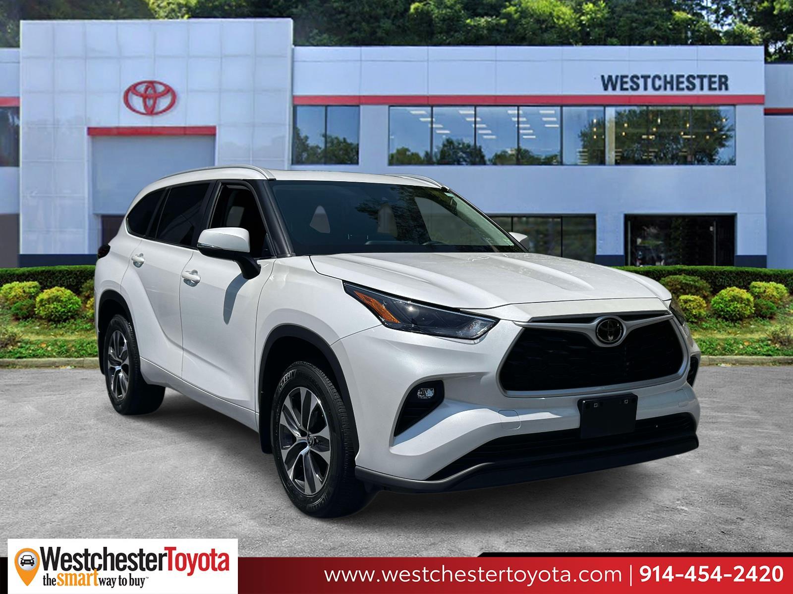 White (Wind Chill Pearl) 2023 Toyota Highlander SUV / Crossover All-Wheel Drive Automatic