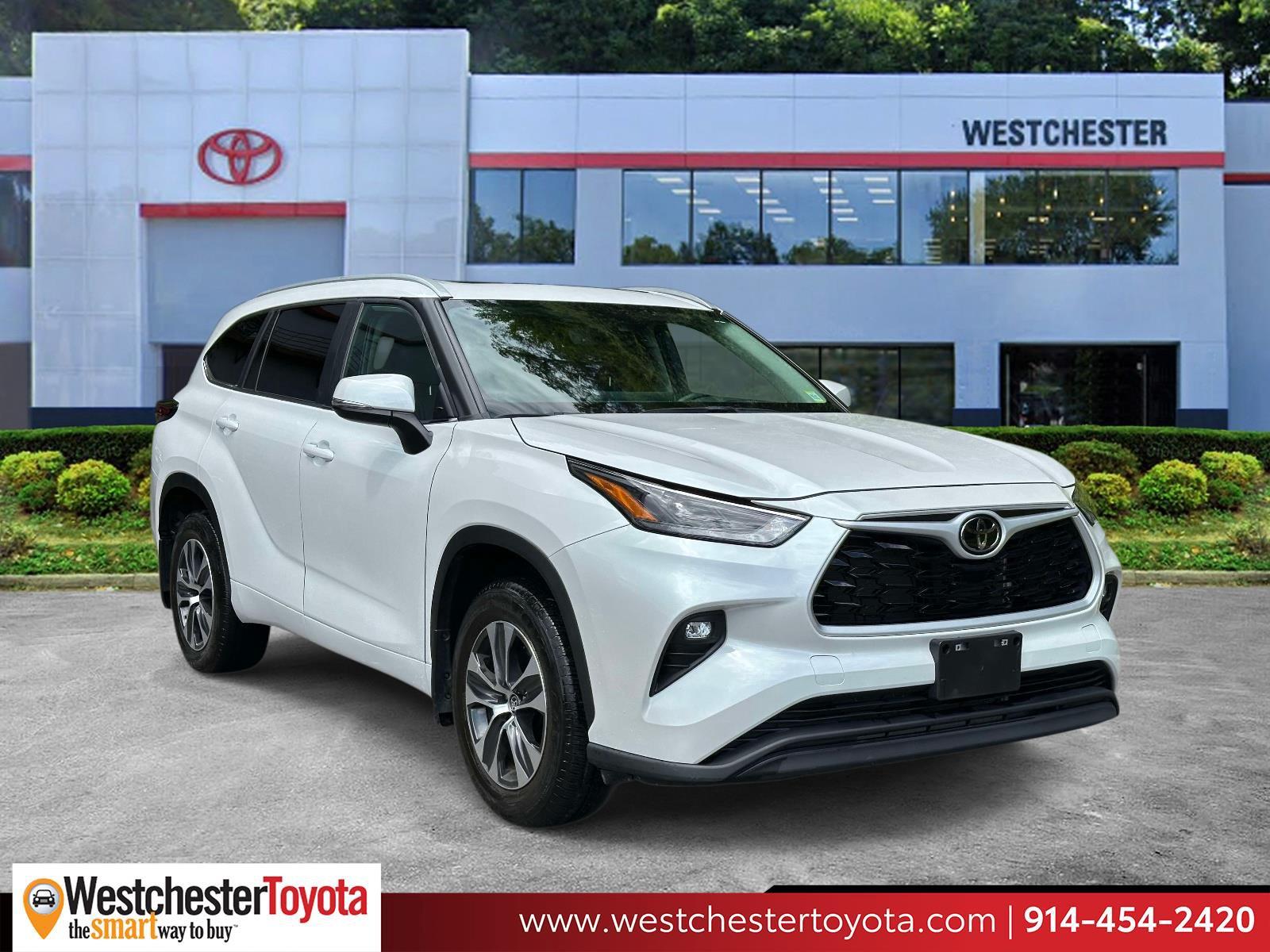 White (Wind Chill Pearl) 2024 Toyota Highlander SUV / Crossover All-Wheel Drive Automatic
