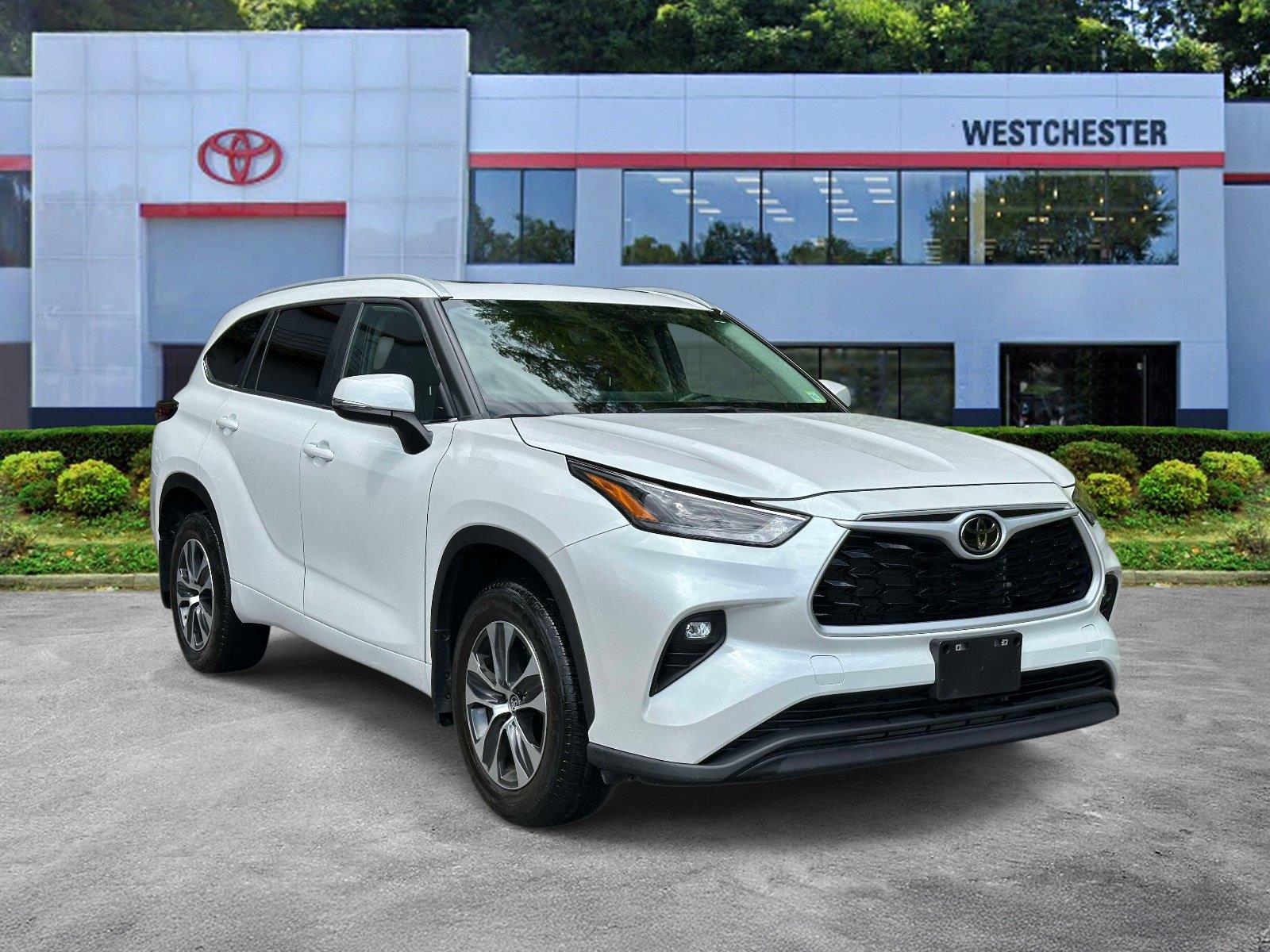 White (Wind Chill Pearl) 2024 Toyota Highlander SUV / Crossover All-Wheel Drive Automatic
