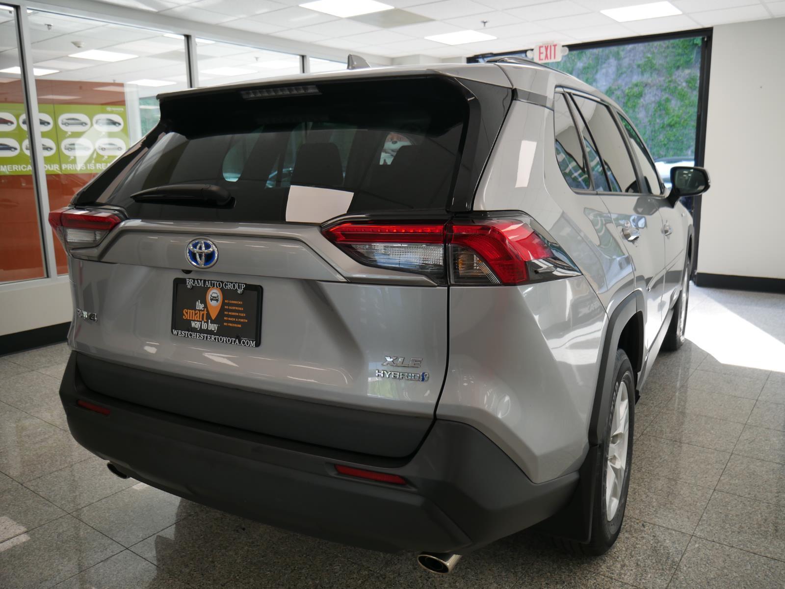 2021 Toyota RAV4 Hybrid XLE 4