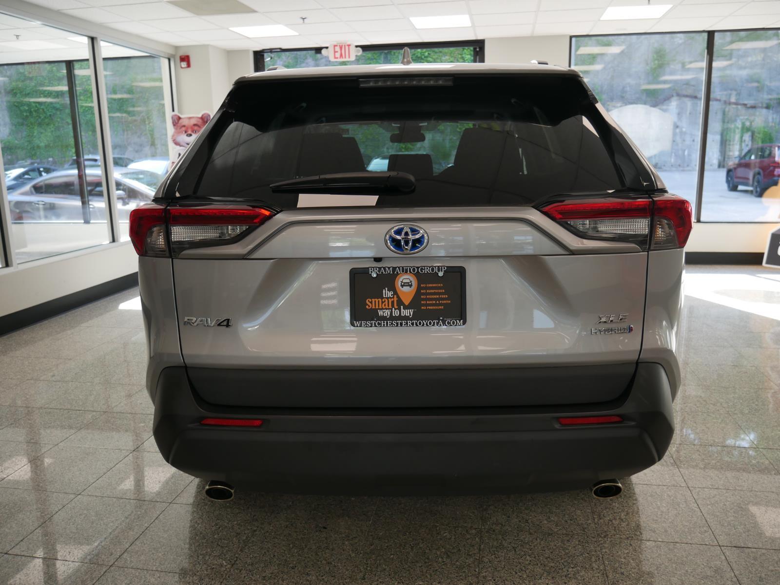 2021 Toyota RAV4 Hybrid XLE 6