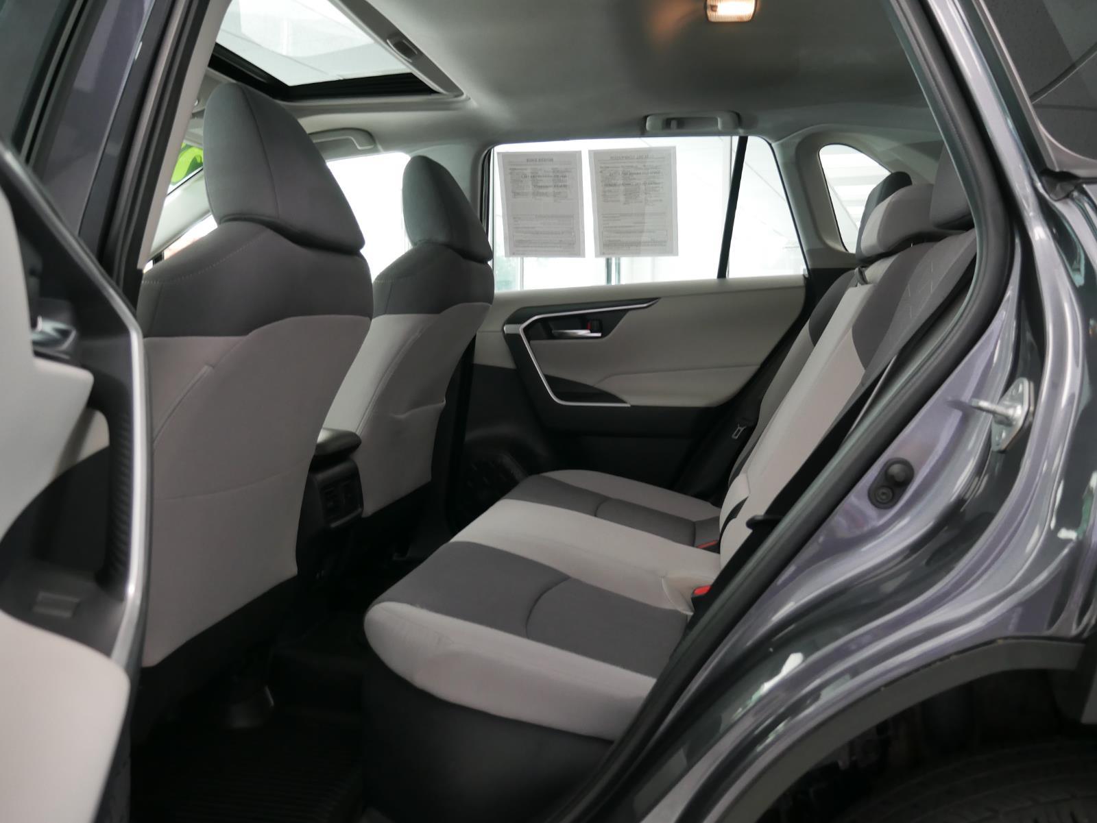 2021 Toyota RAV4 Hybrid XLE 14