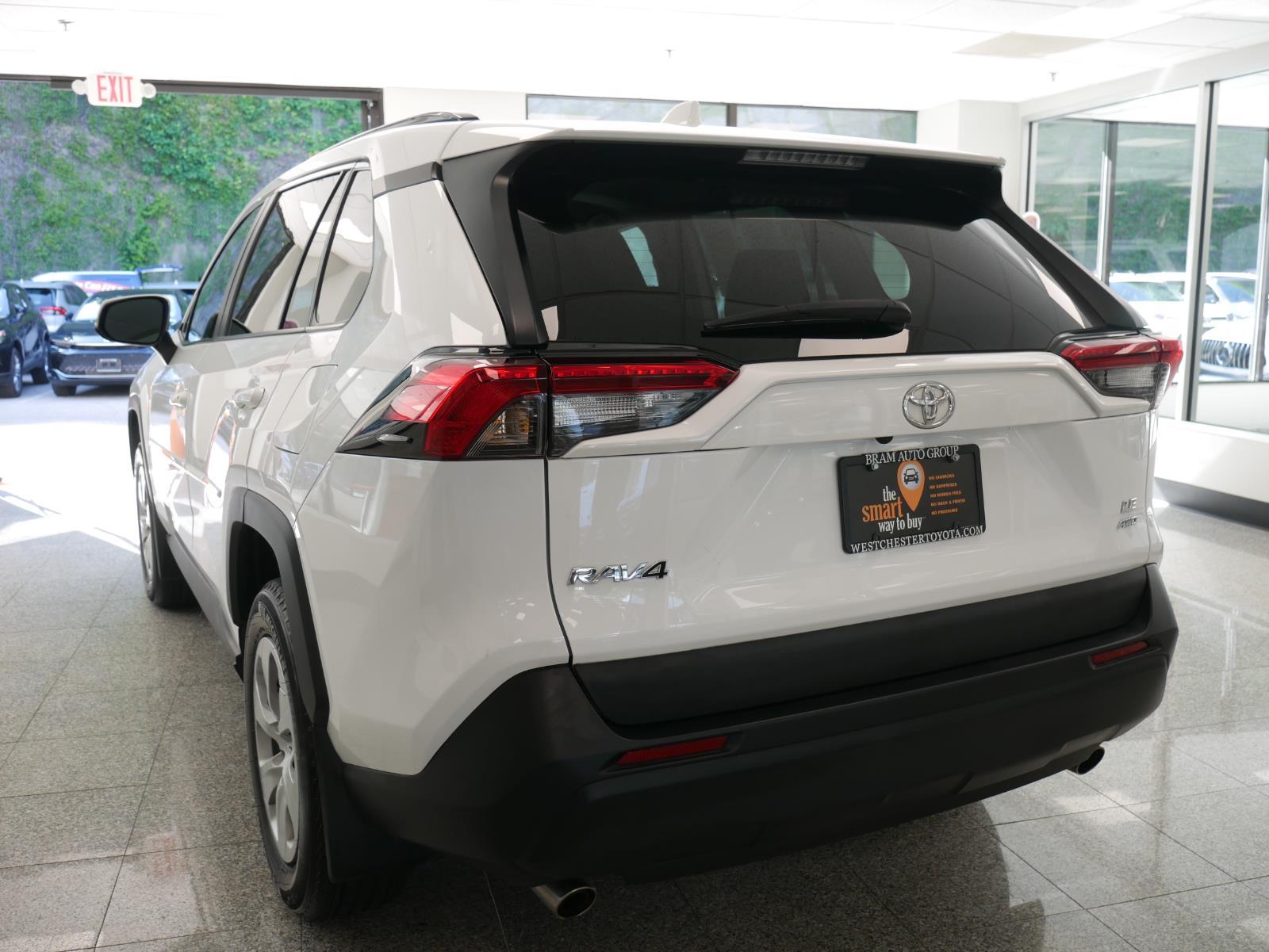 2021 Toyota RAV4 LE 3