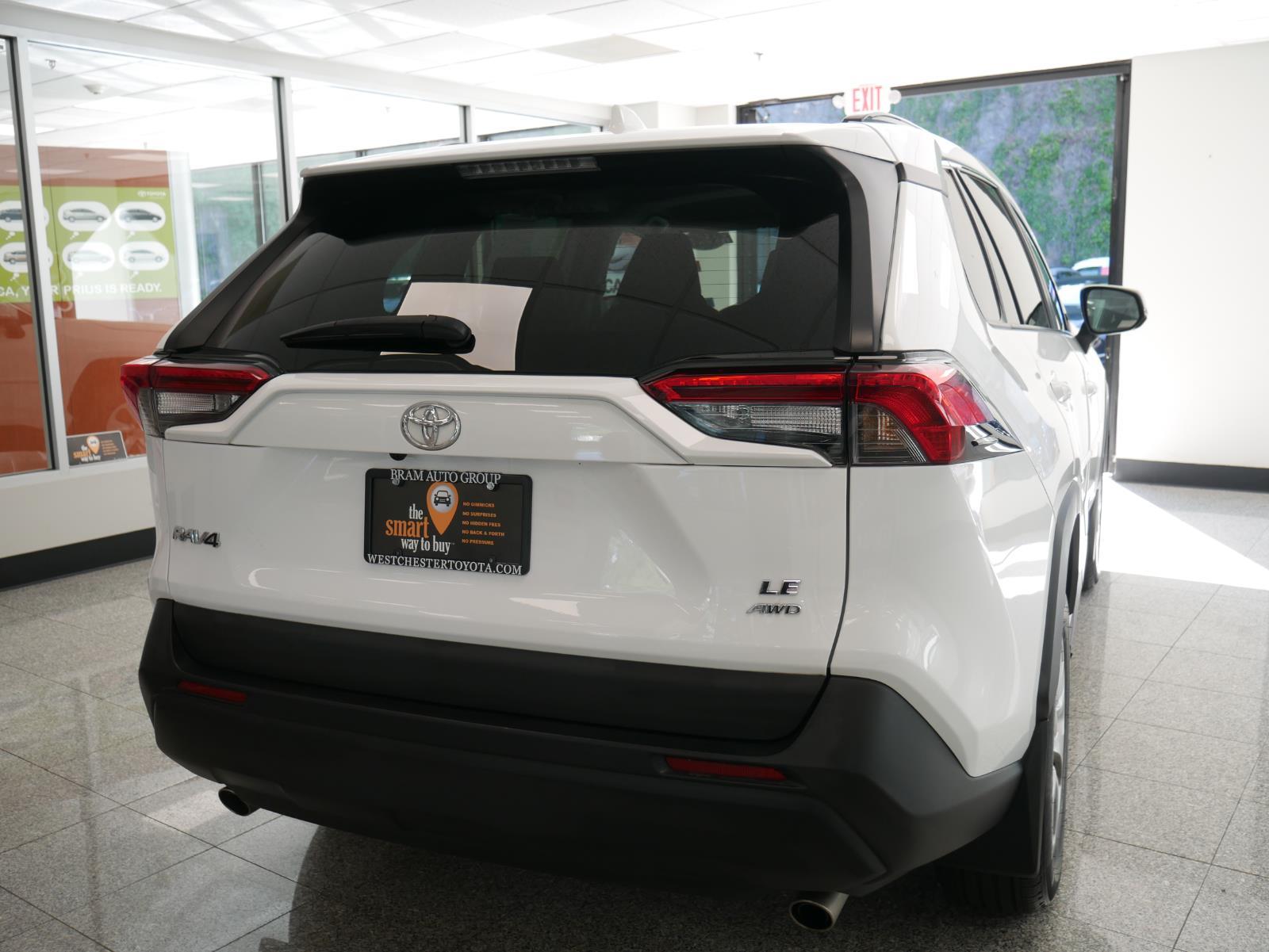 2021 Toyota RAV4 LE 4