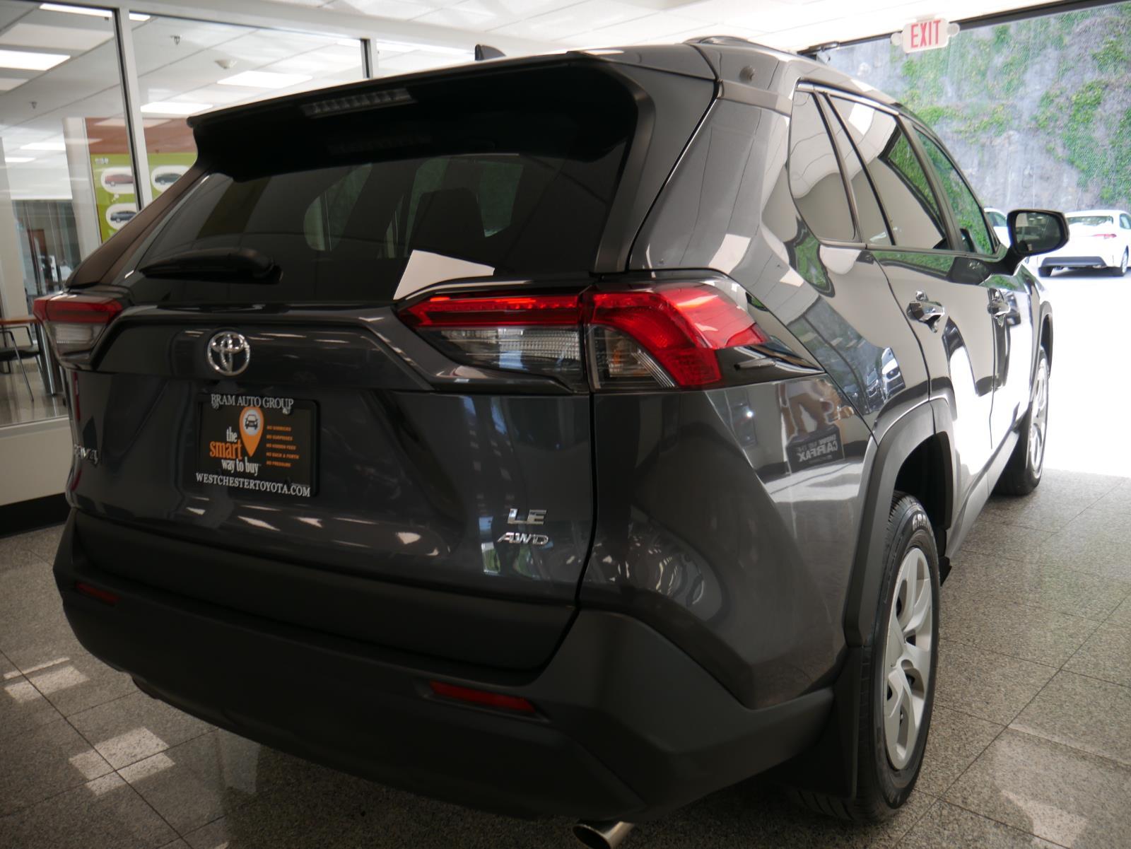 2021 Toyota RAV4 LE 4