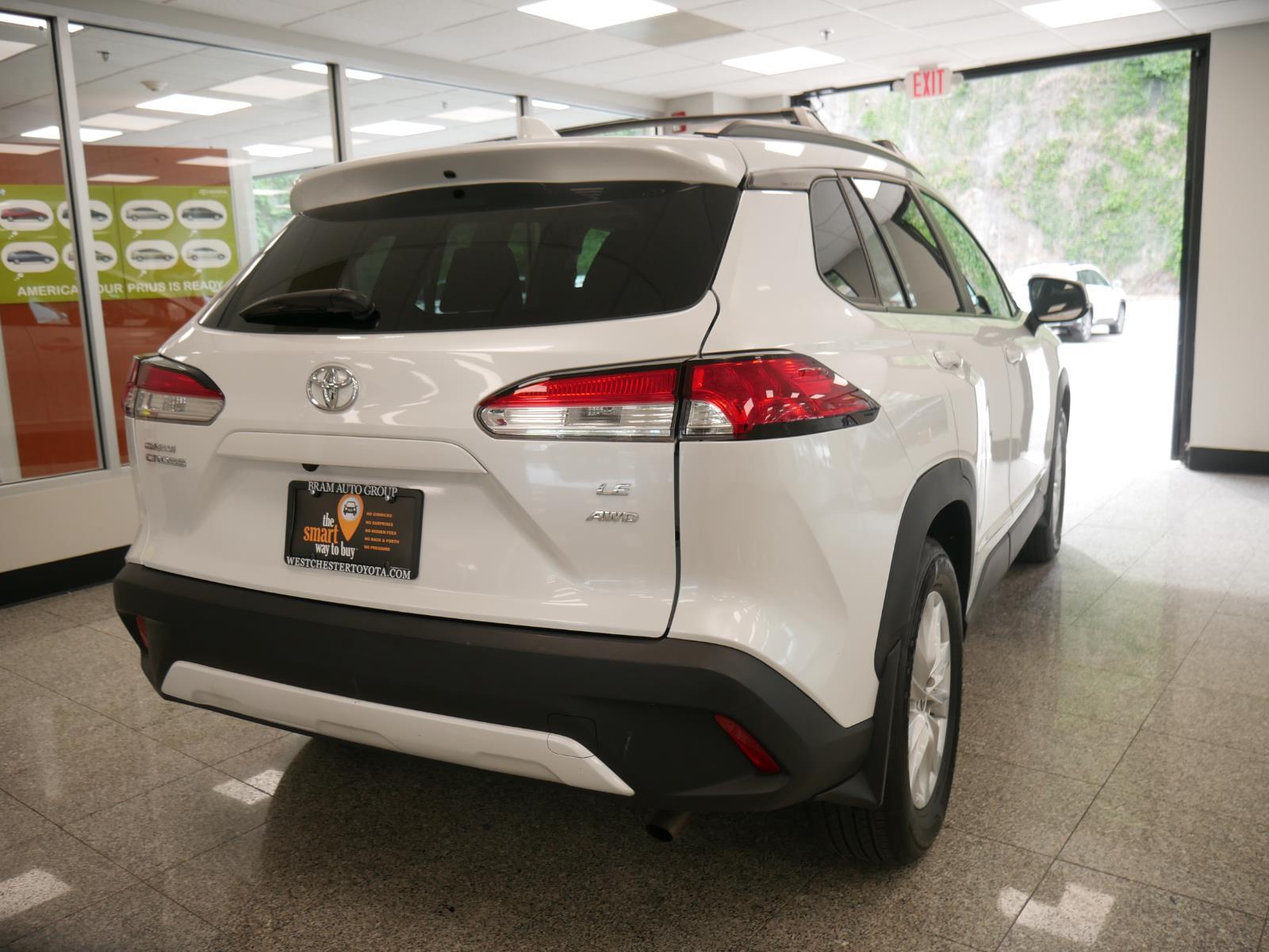 2022 Toyota Corolla Cross LE 4