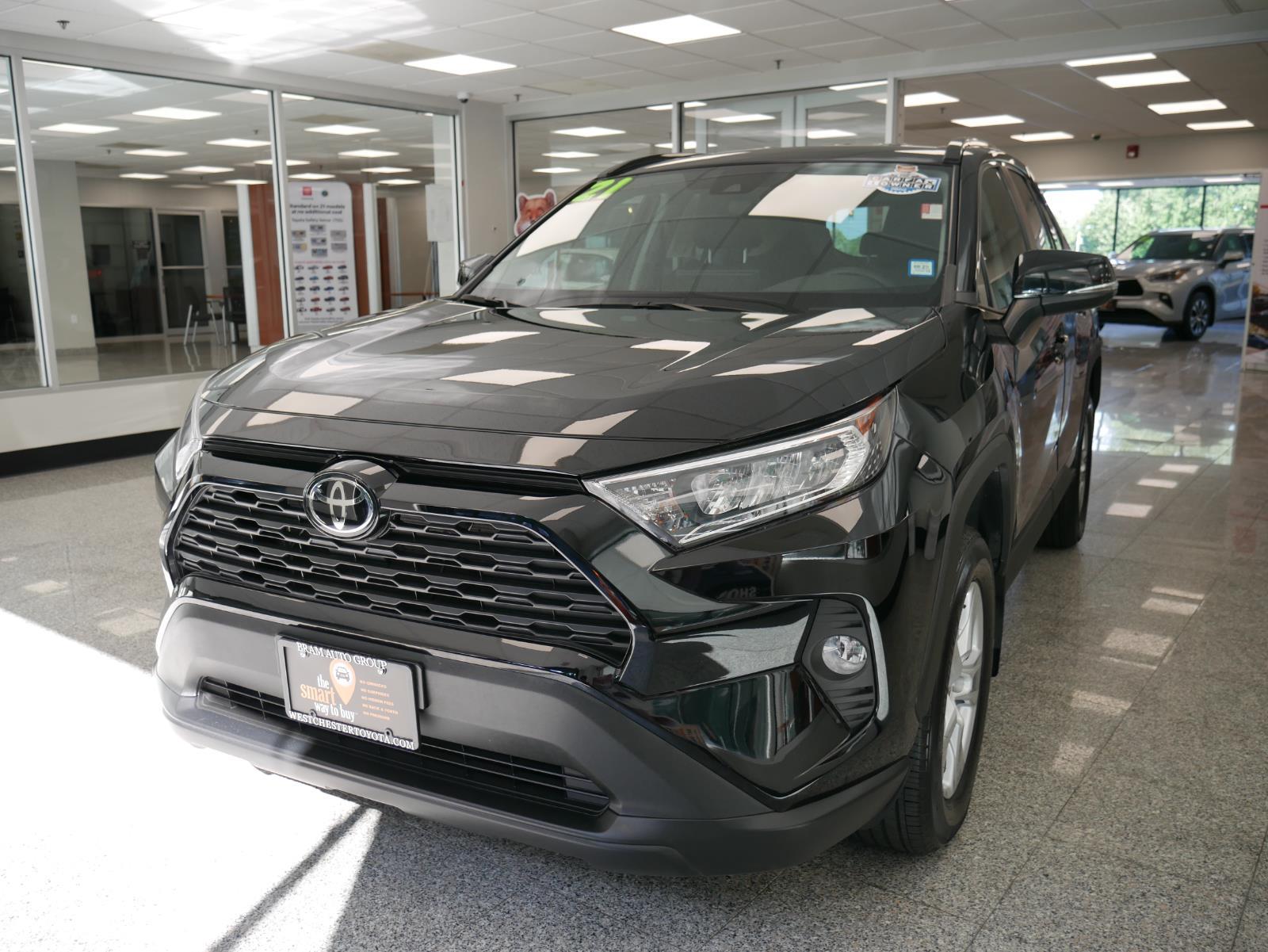 2021 Toyota RAV4 XLE 2